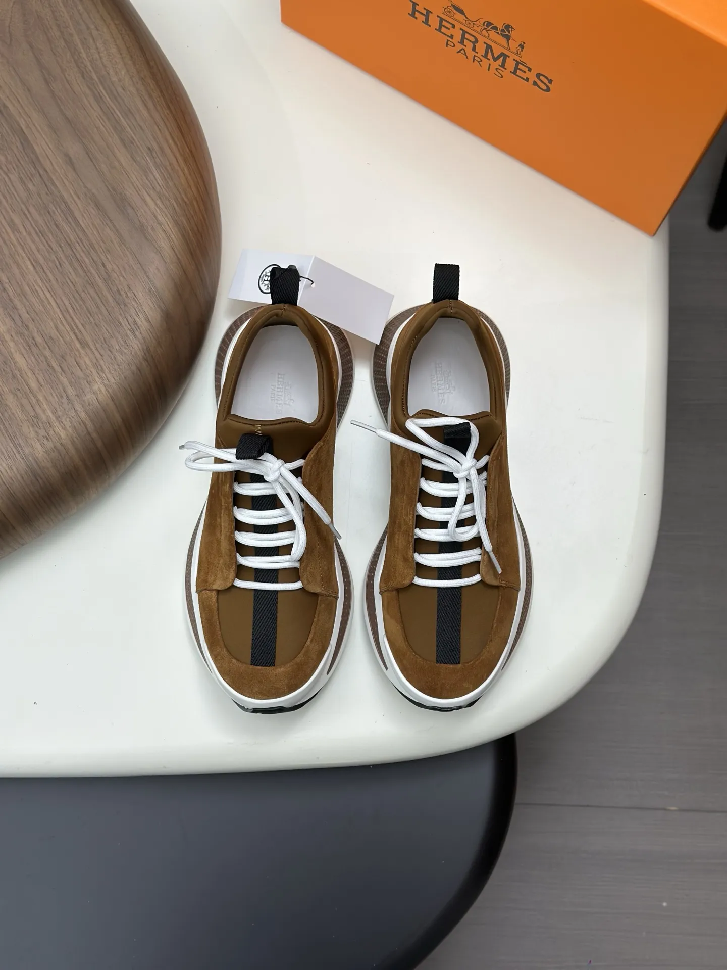 💰380 H爱马仕Bouncing运动鞋,男士休闲运动鞋,鞋面进口小牛皮拼接头层磨砂牛皮打造,进口材质,质感十足,轻盈鞋底装饰撞色图案,打造百搭时尚风格。 Size:39-44(38 45 46.定做)