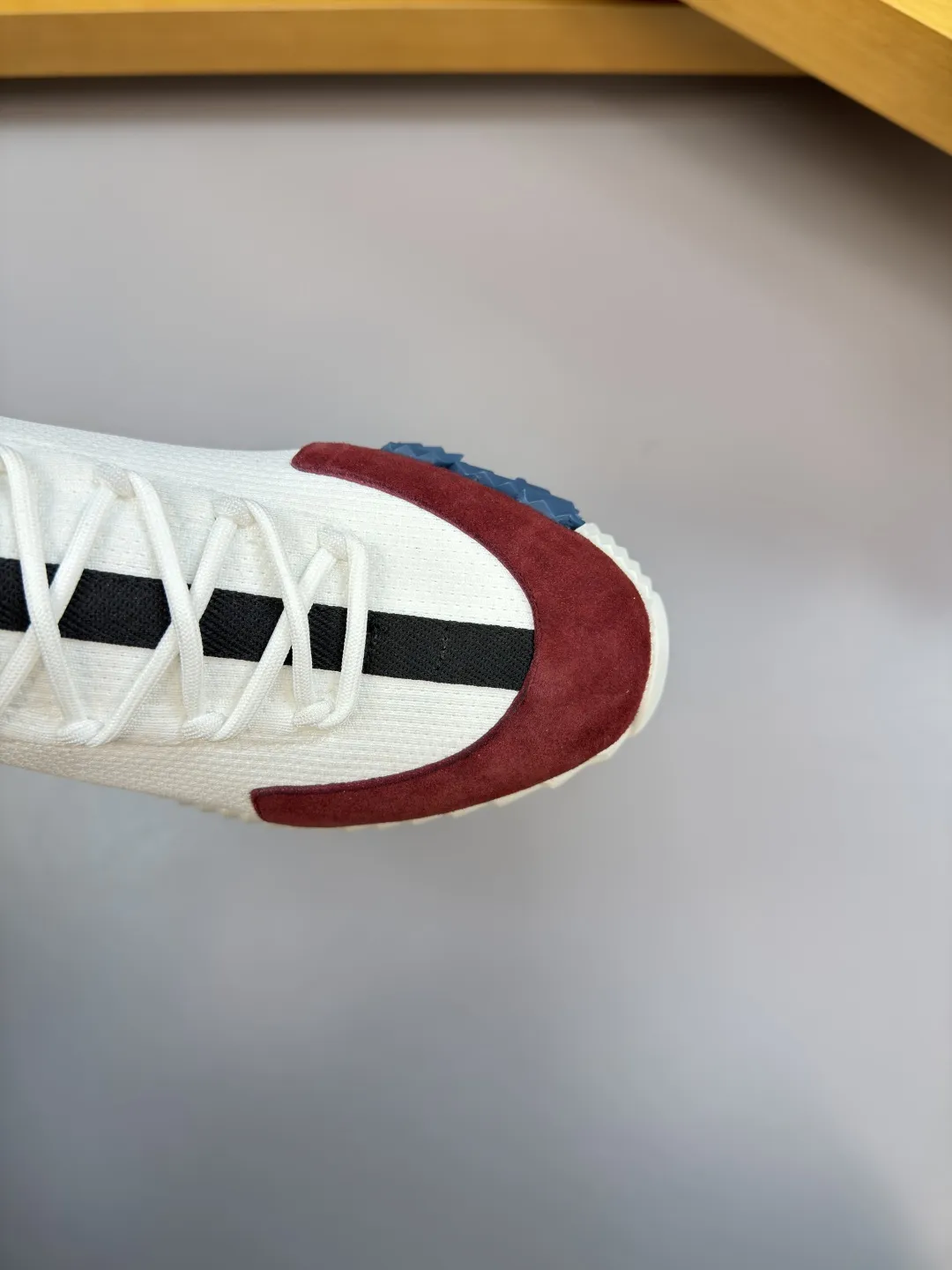 【 HERMES】爱马仕 P330💰 -高端品质 原单·休闲运动鞋 -鞋面:🔝反绒小牛皮、品牌飞织(针织)布匹、鞋舌.后跟.品牌织带 -内里:垫脚;水染牛皮 -大底:超轻TPU发泡·橡胶:组合成型双色大底 -超高品控·做工精细:凸显(高端·贵气·档次) -Size :38-44(45,46,47,可订做)·H0183