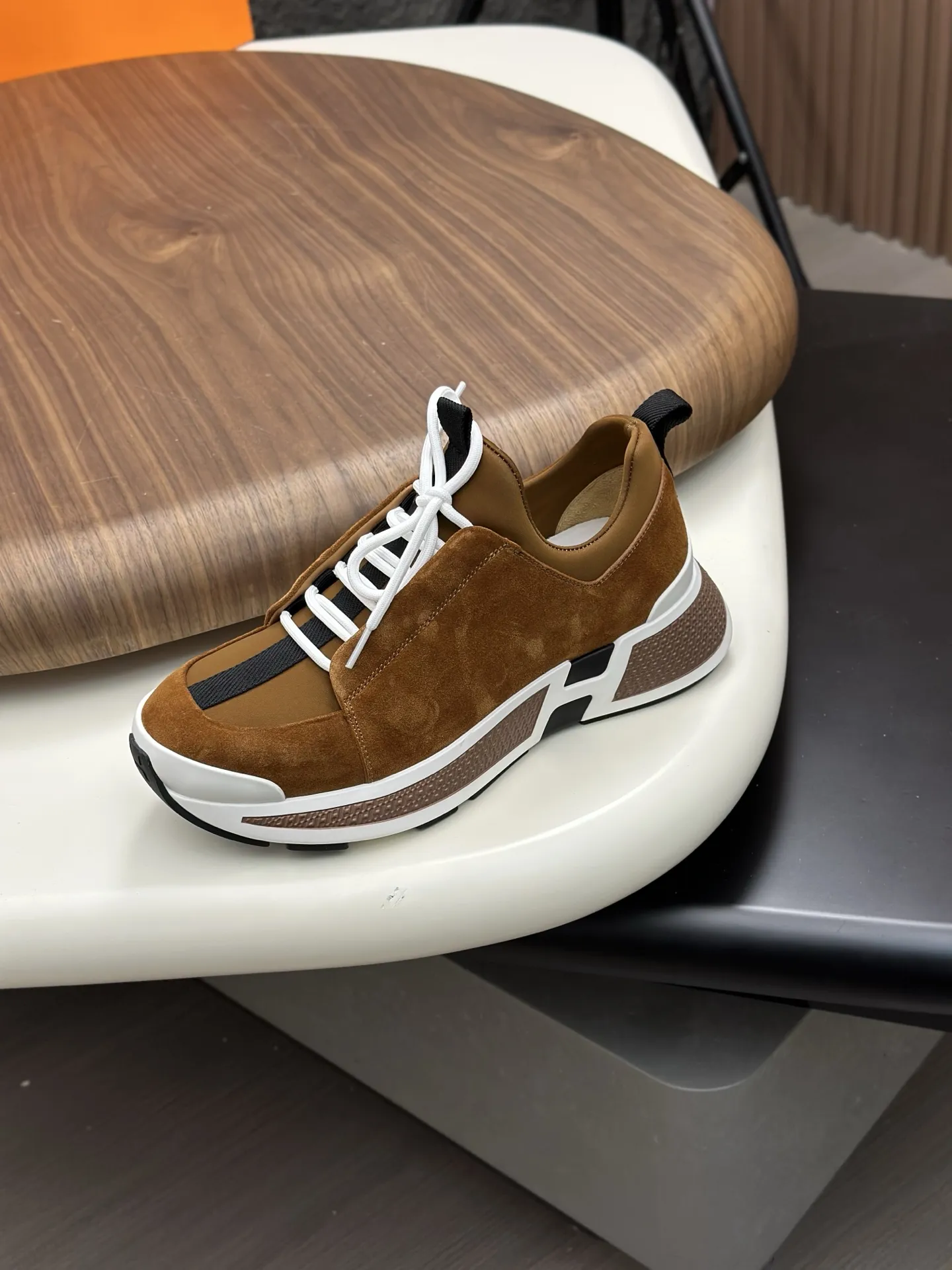 💰380 H爱马仕Bouncing运动鞋,男士休闲运动鞋,鞋面进口小牛皮拼接头层磨砂牛皮打造,进口材质,质感十足,轻盈鞋底装饰撞色图案,打造百搭时尚风格。 Size:39-44(38 45 46.定做)