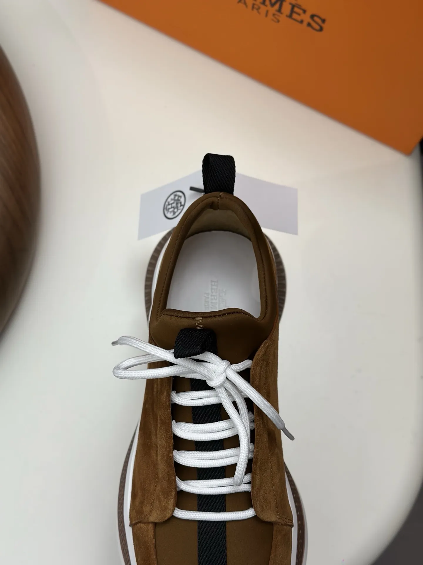 💰380 H爱马仕Bouncing运动鞋，男士休闲运动鞋，鞋面进口小牛皮拼接头层磨砂牛皮打造，进口材质，质感十足，轻盈鞋底装饰撞色图案，打造百搭时尚风格。 Size：39-44（38 45 46.定做）