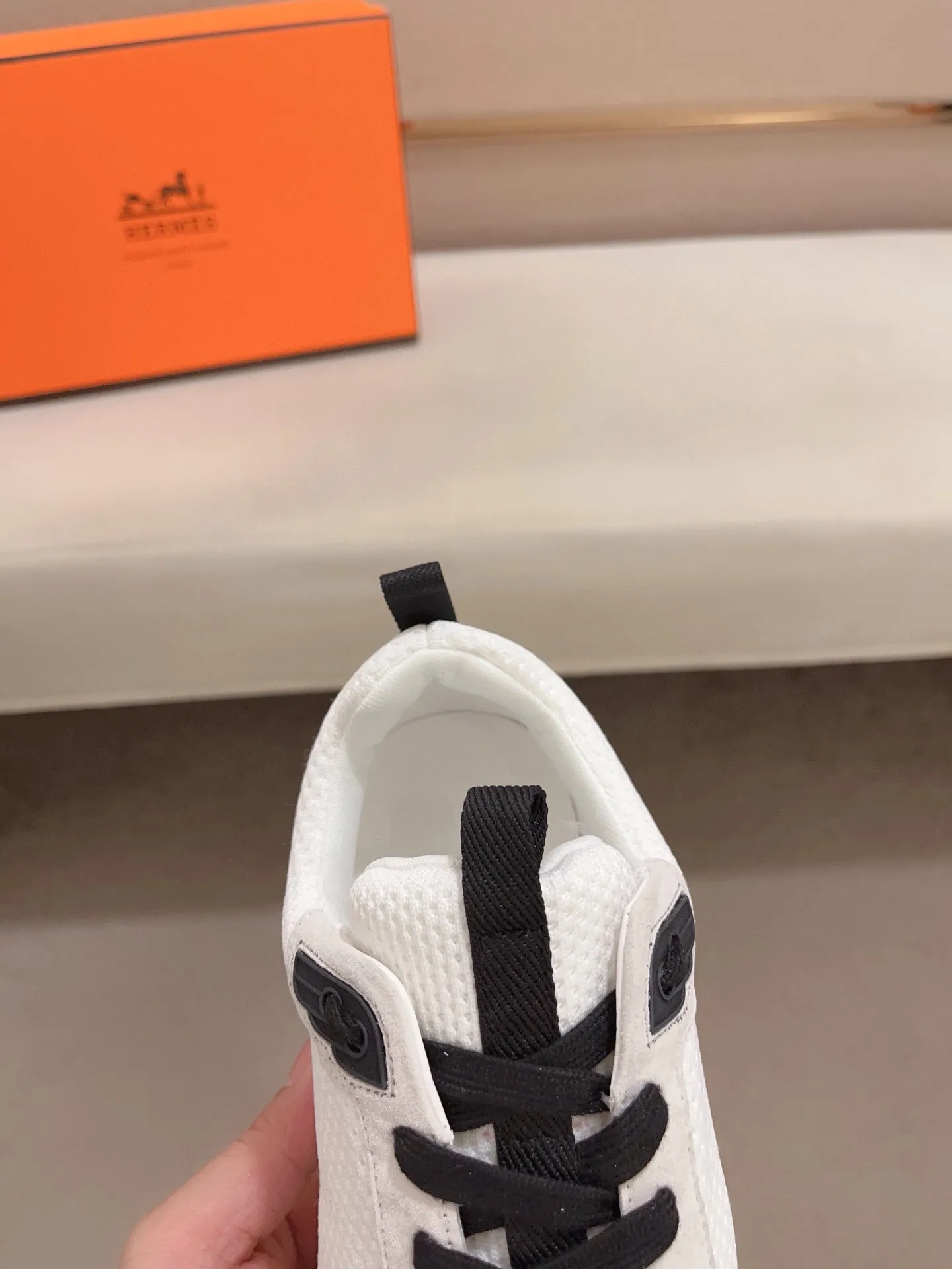 工厂价: 270💰《HERMES》【经典原单•版本】爱马仕;顶级🔝代购🔍🔍男士最新🇺🇸专柜同步发售,意大利进口原版▲▲丝绸牛皮搭配透气布料▲▲(凸显高端·贵气·档次)做工考究(意大利🇮🇹进口水染🐂牛皮内里)鞋底:原厂特供原版底,⚠️独家双层活动·TPR·橡胶·组合成型大底;超级·舒适·耐磨·防滑·环保 实物拍摄实物更漂亮(高品质·跟单货)可随意进出专柜* 码数:38·39·40·41·42·43·44#(可订做45.)