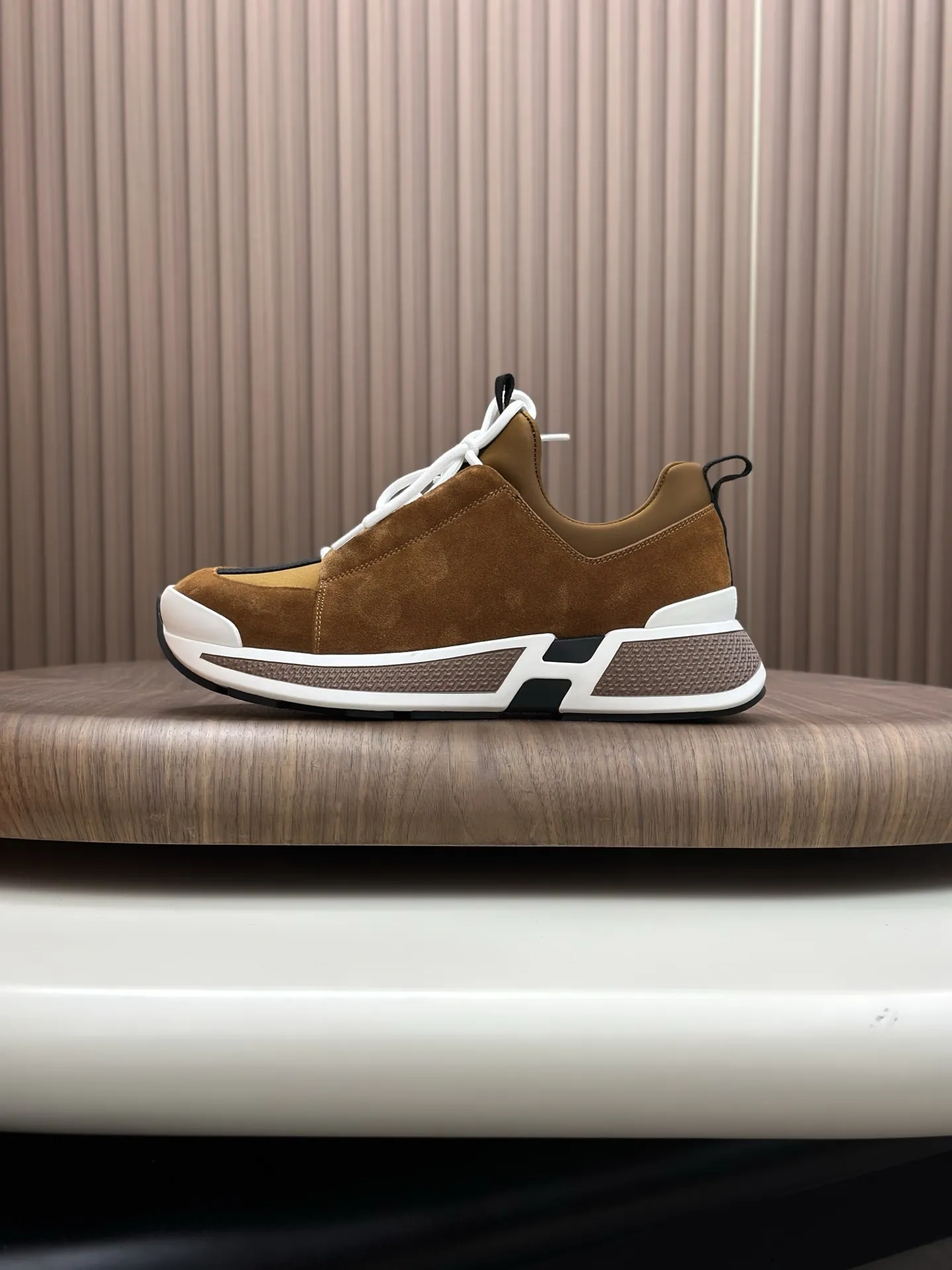 💰380 H爱马仕Bouncing运动鞋,男士休闲运动鞋,鞋面进口小牛皮拼接头层磨砂牛皮打造,进口材质,质感十足,轻盈鞋底装饰撞色图案,打造百搭时尚风格。 Size:39-44(38 45 46.定做)