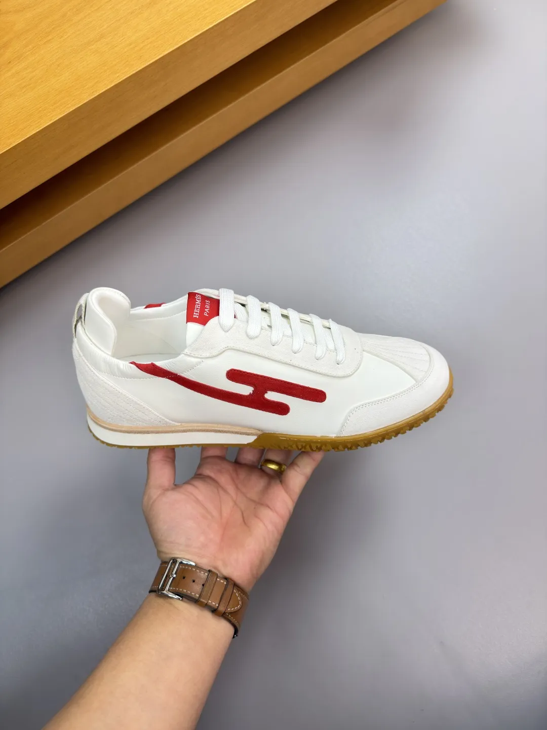 【 HERMES】爱马仕 P350💰 -高端品质 原单·休闲运动鞋 -鞋面:🔝反绒羊京皮、纳帕小牛皮、鞋身车缝品牌’H’图腾、鞋舌.车缝品牌logo布标、后跟.品牌织带 -内里:水染牛皮 -大底:超轻TPU发泡·橡胶:组合成型双色大底 -超高品控·做工精细:凸显(高端·贵气·档次) -Size :39-44(38,45,46,47,可订做)·H0183