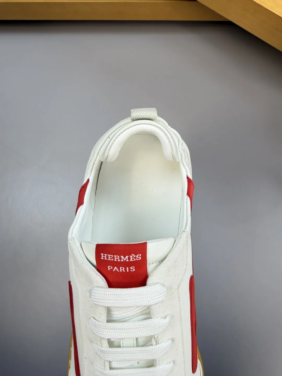 【 HERMES】爱马仕 P350💰 -高端品质 原单·休闲运动鞋 -鞋面:🔝反绒羊京皮、纳帕小牛皮、鞋身车缝品牌’H’图腾、鞋舌.车缝品牌logo布标、后跟.品牌织带 -内里:水染牛皮 -大底:超轻TPU发泡·橡胶:组合成型双色大底 -超高品控·做工精细:凸显(高端·贵气·档次) -Size :39-44(38,45,46,47,可订做)·H0183