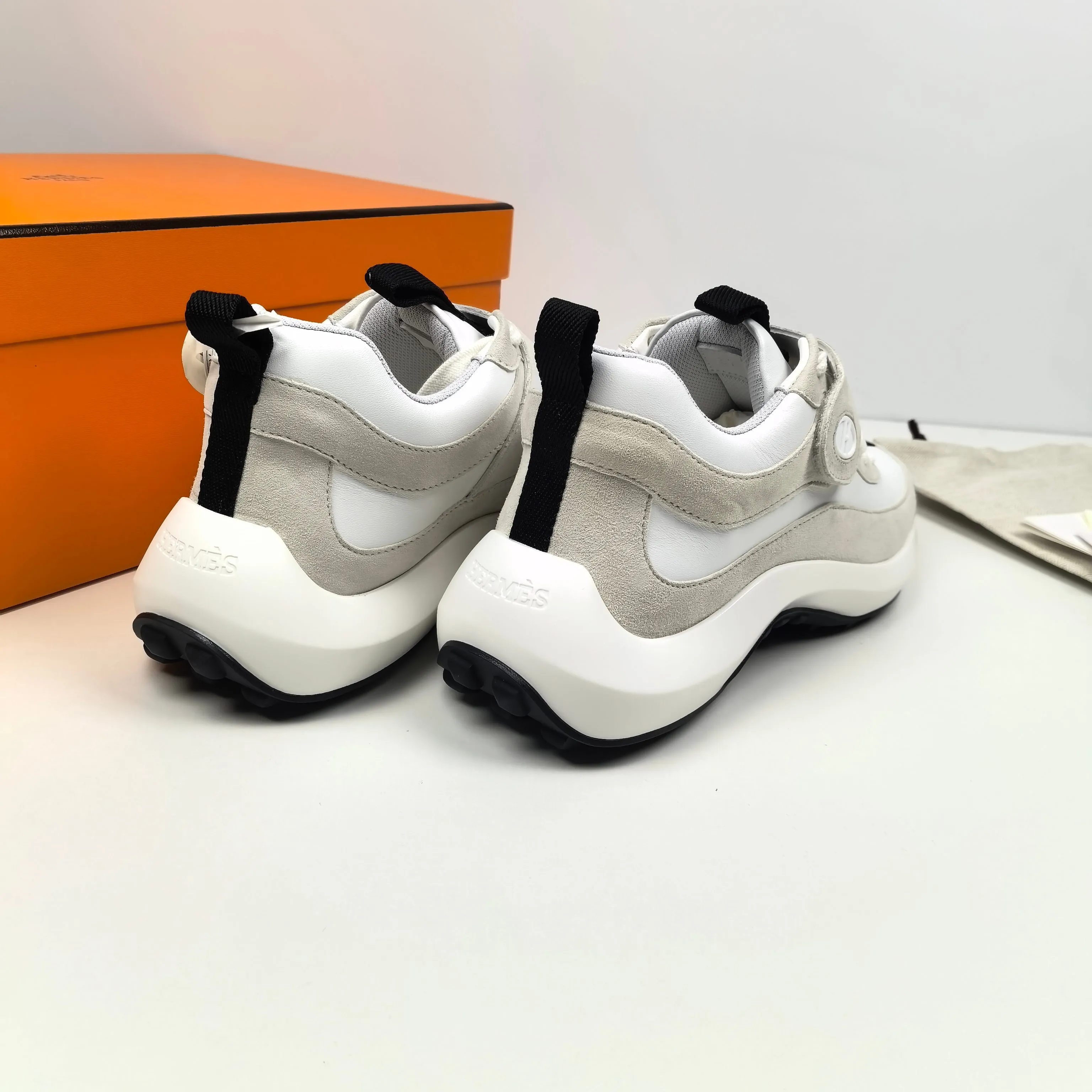 💰440❤现货❤正品开发❤顶级代购莞产高品质❤Hermes ||𝟐𝟎𝟐𝟓爱马家𝐤𝐡𝐞𝐚镂空系带德比鞋系带运动鞋,爱马仕代购品质~出入𝐙𝐆无压力, Herme*s Khea系带运动鞋独特黑白搭配+带条绑带设计~若隐若现小性感个性十足/超透气/超柔软光脚穿或搭配中筒袜 配长裙子 裤子 都巨洋气~巨高级~有型又有范~很有格调 区别市场通货~代购高品质绝对完全不一样 鞋面材料:进口牛皮+羊反绒 内里材料:进口耐黄加密网布 大底材料:IP+组合大底 码数:35 36 37 38 39 40码,原盒包装➕飞机盒!