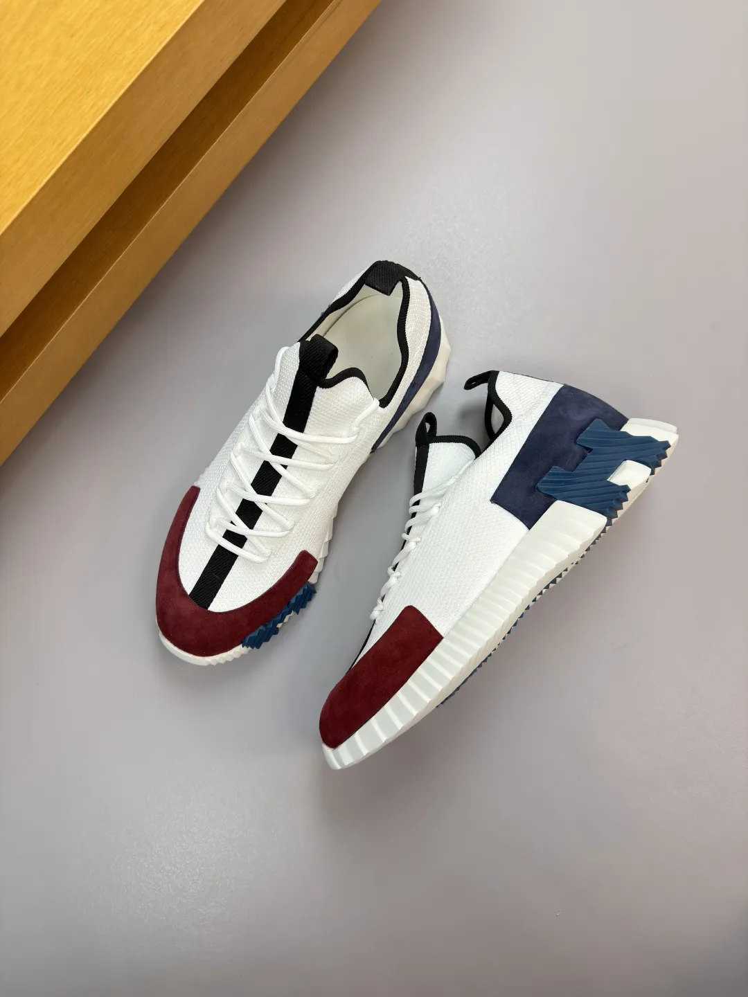 【 HERMES】爱马仕 P330💰 -高端品质 原单·休闲运动鞋 -鞋面:🔝反绒小牛皮、品牌飞织(针织)布匹、鞋舌.后跟.品牌织带 -内里:垫脚;水染牛皮 -大底:超轻TPU发泡·橡胶:组合成型双色大底 -超高品控·做工精细:凸显(高端·贵气·档次) -Size :38-44(45,46,47,可订做)·H0183