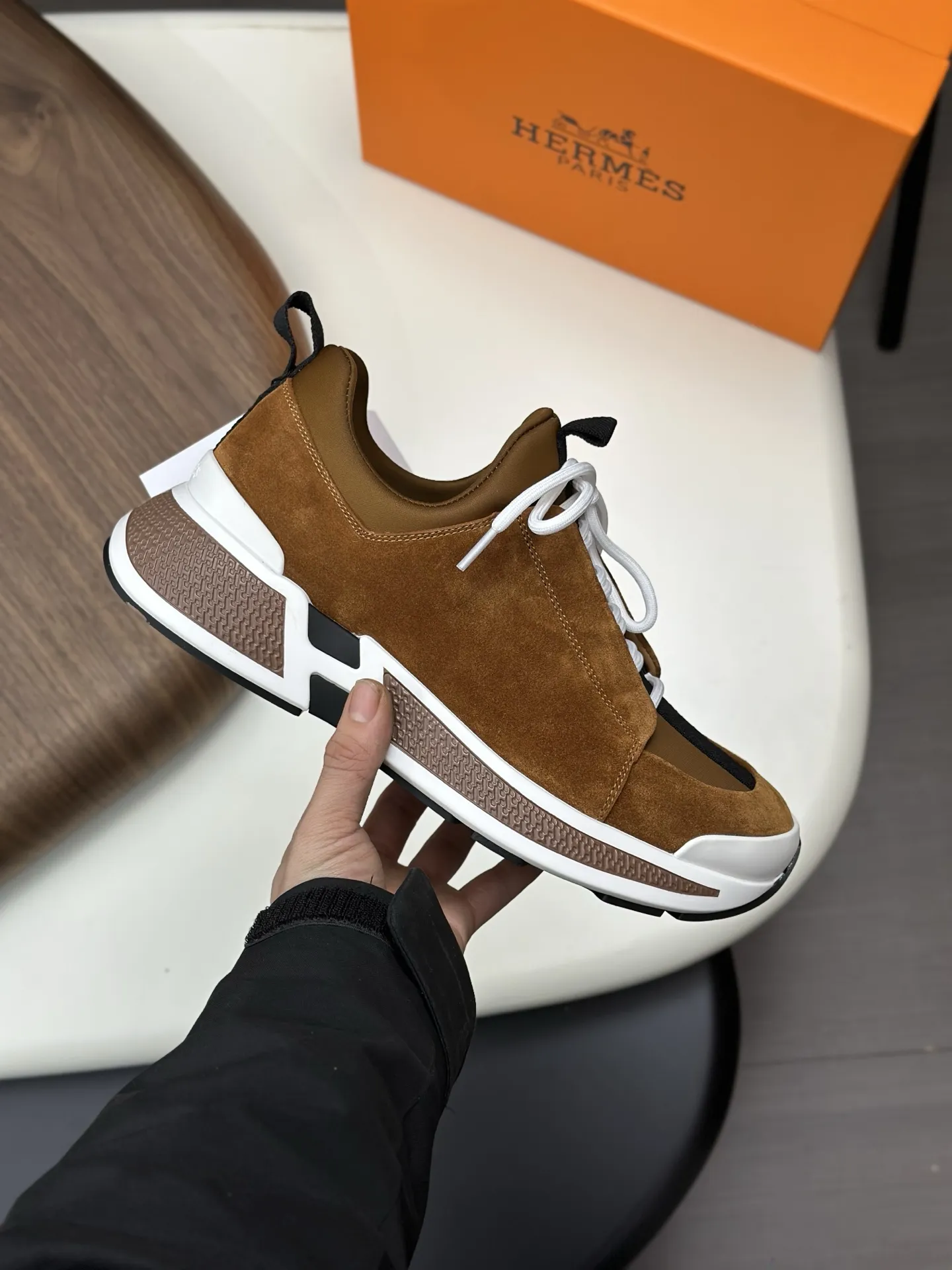 💰380 H爱马仕Bouncing运动鞋,男士休闲运动鞋,鞋面进口小牛皮拼接头层磨砂牛皮打造,进口材质,质感十足,轻盈鞋底装饰撞色图案,打造百搭时尚风格。 Size:39-44(38 45 46.定做)