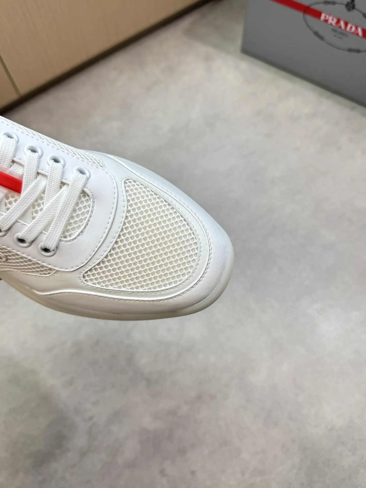 【 PRADA】普拉达 P320💰 -高端品质 原单🔍🔍🔍休闲运动鞋 -鞋面:🔝丝绸小牛皮、品牌高丝光镂空网帆布、鞋舌车缝品牌塑胶logo、鞋身品牌金属扣件 -内里:水染牛皮 -大底:超轻高透TPR·橡胶; 成型大底 -超高品控·做工精细:凸显(高端·贵气·档次) -Size :38-45(46,可订做)·