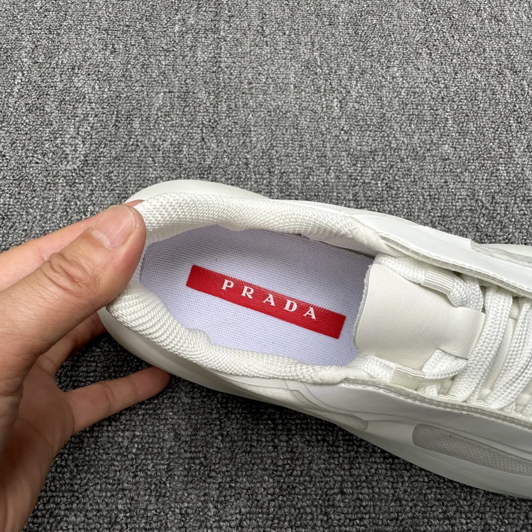 PRADA/普拉达 男士休闲运动鞋,进口网布拼接,极致柔软细腻,简约设计风格。新颖的P家徽标皆采用立体橡胶制作!原单级品质,推荐入手! 尺码:39-40-41-42-43-44(45订做) 货号:35764045