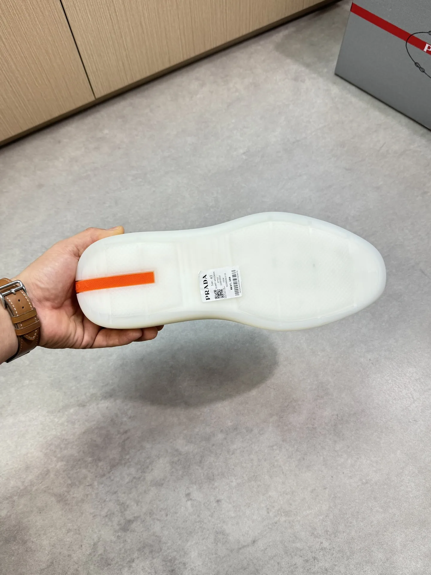 【 PRADA】普拉达 P320💰 -高端品质 原单🔍🔍🔍休闲运动鞋 -鞋面:🔝丝绸小牛皮、品牌高丝光镂空网帆布、鞋舌车缝品牌塑胶logo、鞋身品牌金属扣件 -内里:水染牛皮 -大底:超轻高透TPR·橡胶; 成型大底 -超高品控·做工精细:凸显(高端·贵气·档次) -Size :38-45(46,可订做)·