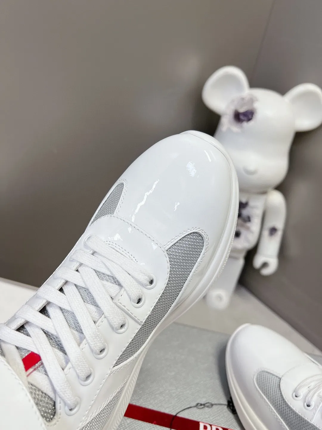 💰¥360 普拉达PRADA顶级版高帮情侣运动鞋 ,鞋面进口飞织面料拼接漆皮,羊皮内里+牛皮踮脚,耐磨防滑轻便大底, 男女同款:码数:35-45码(46 47🉑️定做)