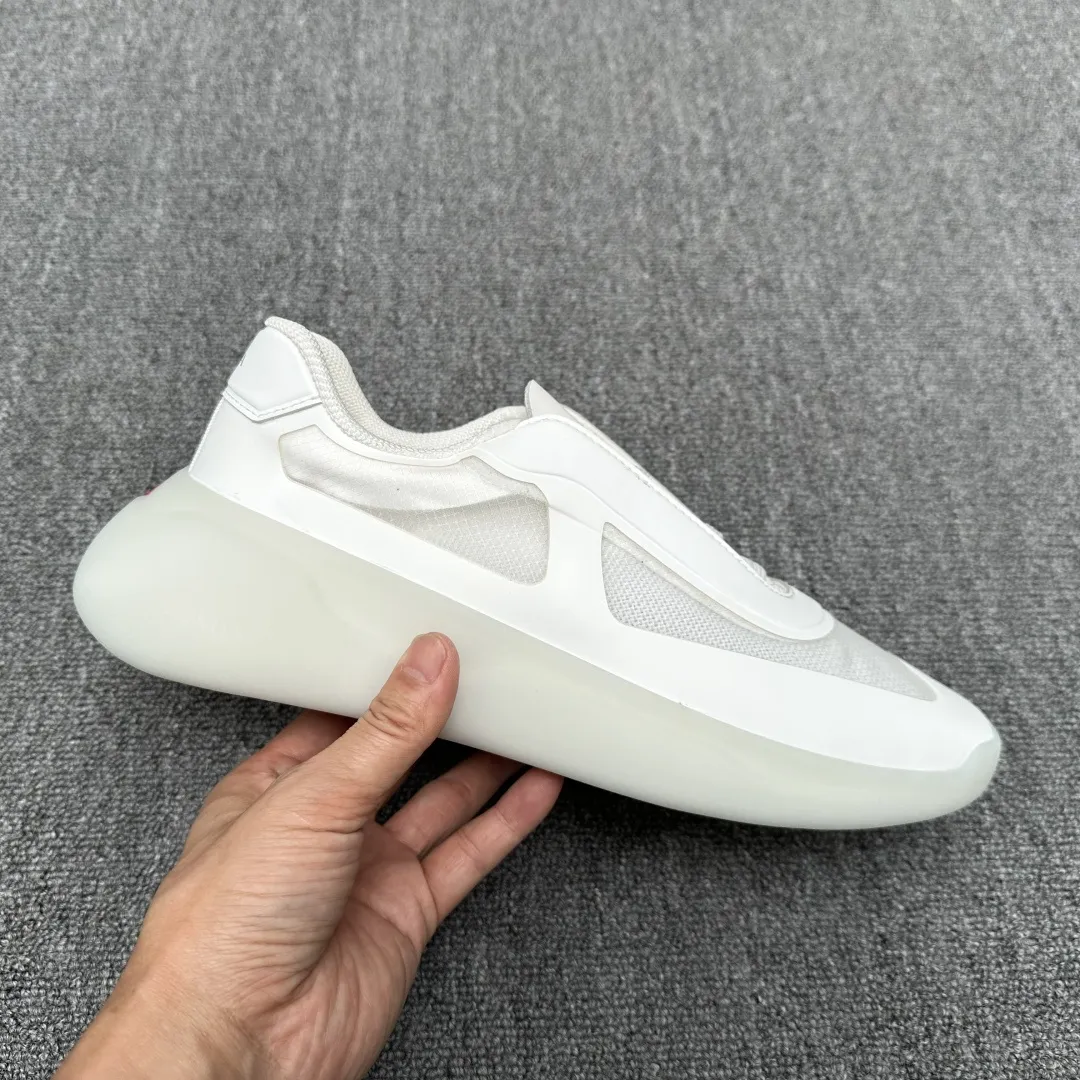 PRADA/普拉达 男士休闲运动鞋,进口网布拼接,极致柔软细腻,简约设计风格。新颖的P家徽标皆采用立体橡胶制作!原单级品质,推荐入手! 尺码:39-40-41-42-43-44(45订做) 货号:35764045