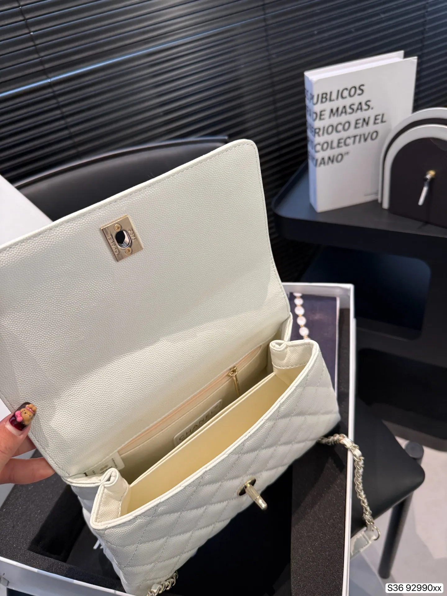 P230配折叠盒子 经典香奈儿套盒 香奈儿手提➕小包➕丝巾➕手镯尺寸23 14货号92990套盒