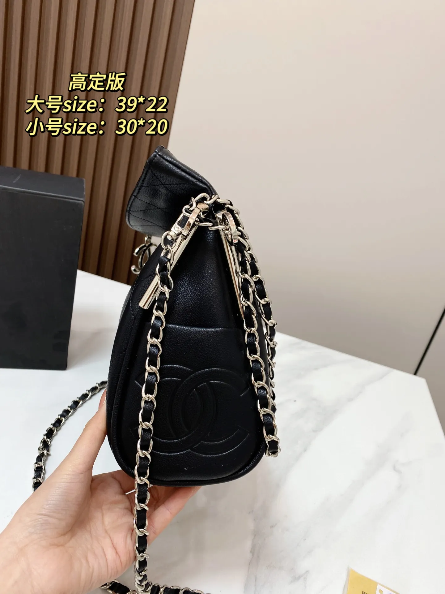 🅿️小号💰180 配折叠盒 尺寸30*20 香奈儿 Chanel黑银外缝线链条腋下包hobo翻盖包折盖包 侧边银杆拉链双C吊坠每个细节都好喜欢 包型软乎慵懒随性爱住了! 7208