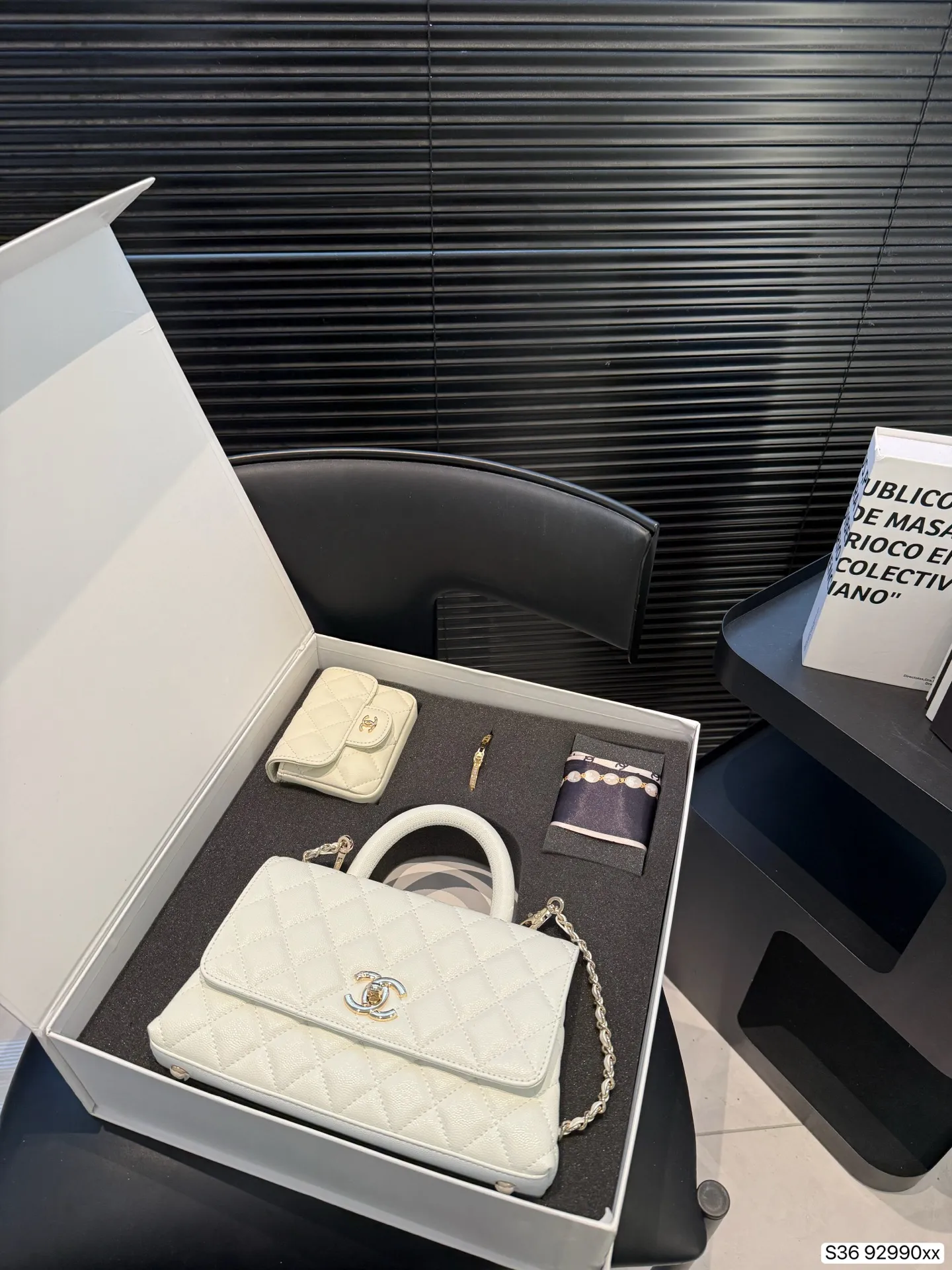 P230配折叠盒子 经典香奈儿套盒 香奈儿手提➕小包➕丝巾➕手镯尺寸23 14货号92990套盒