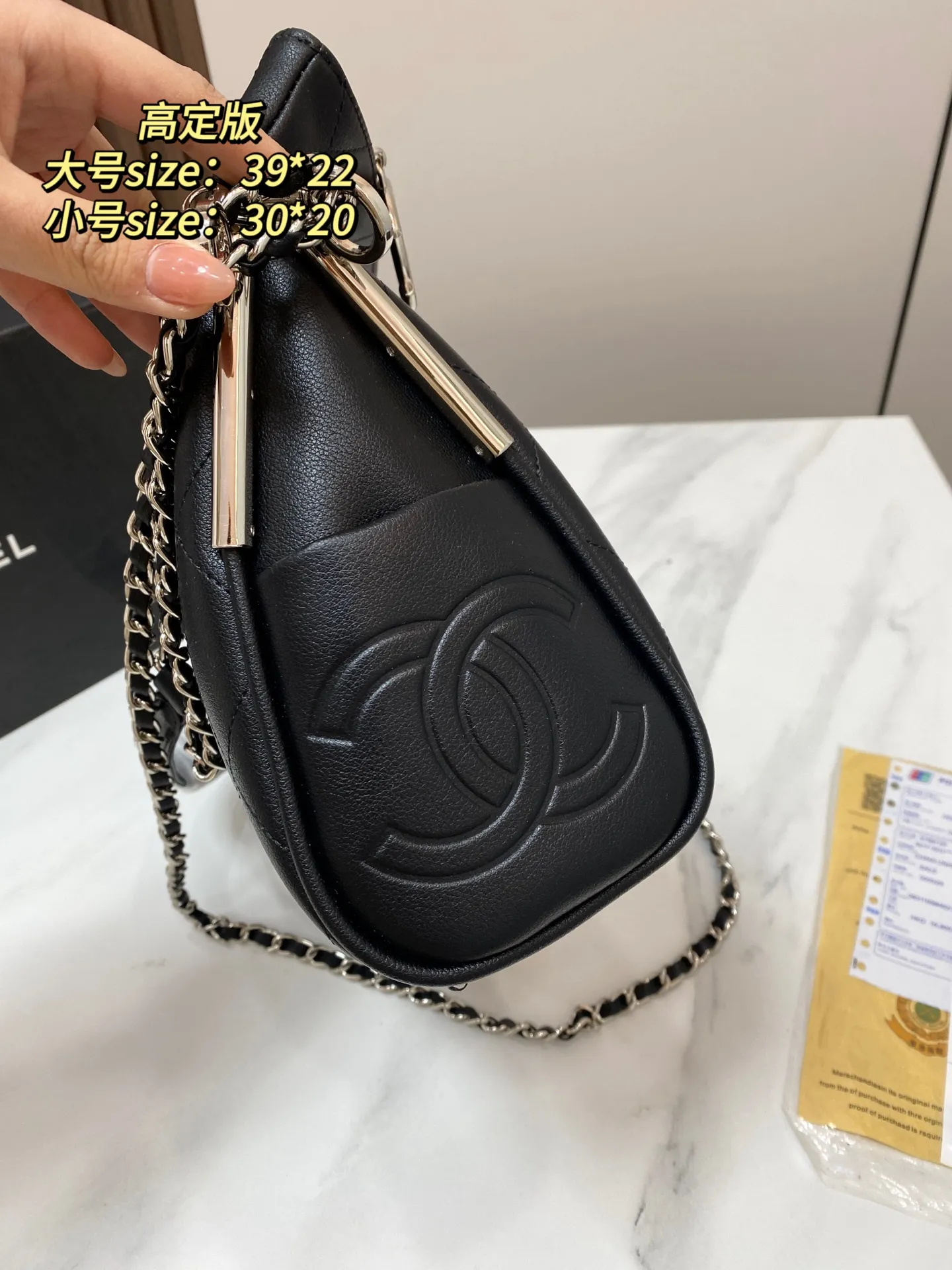 🅿️小号💰180 配折叠盒 尺寸30*20 香奈儿 Chanel黑银外缝线链条腋下包hobo翻盖包折盖包 侧边银杆拉链双C吊坠每个细节都好喜欢 包型软乎慵懒随性爱住了! 7208