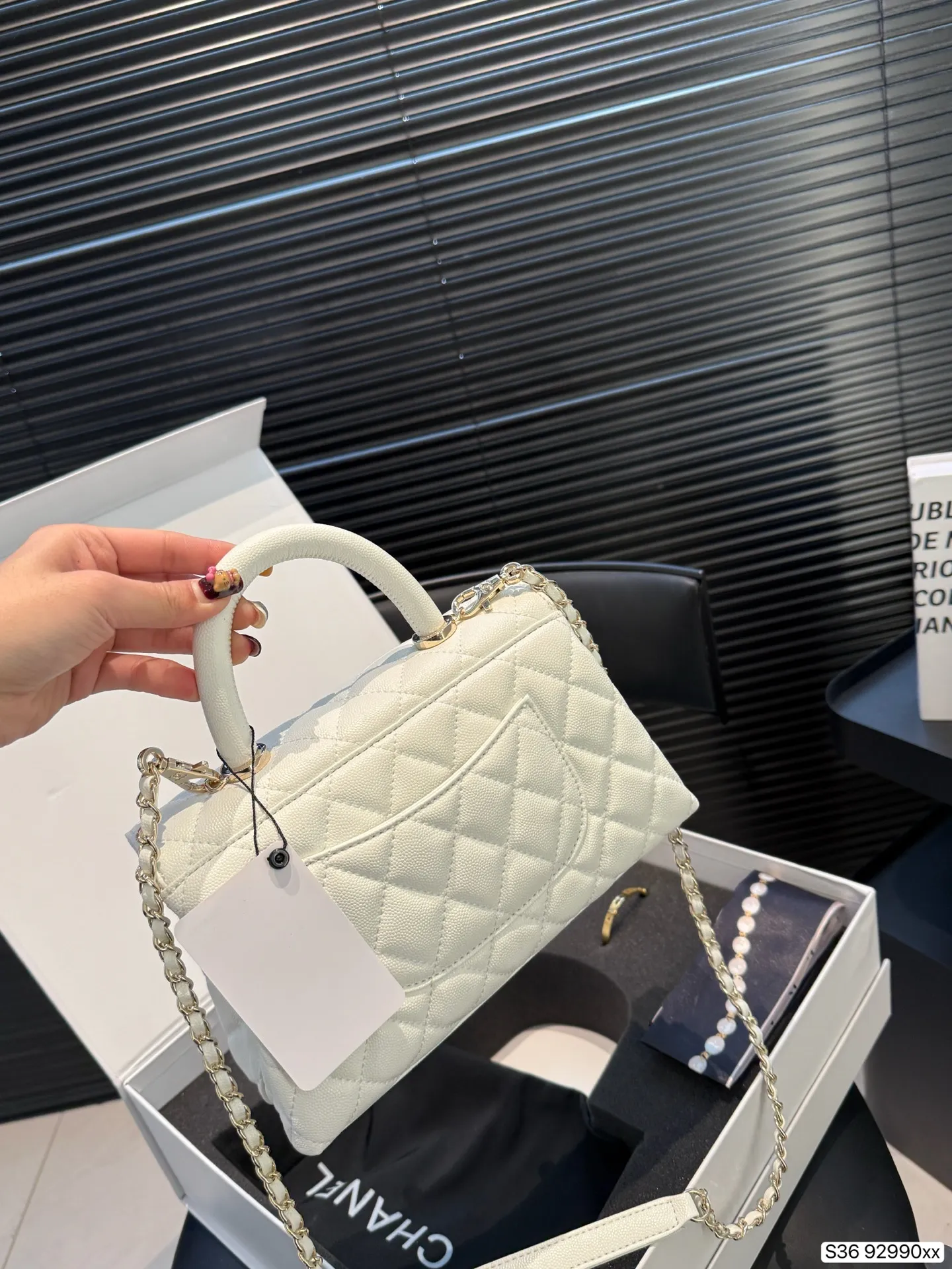 P230配折叠盒子 经典香奈儿套盒 香奈儿手提➕小包➕丝巾➕手镯尺寸23 14货号92990套盒