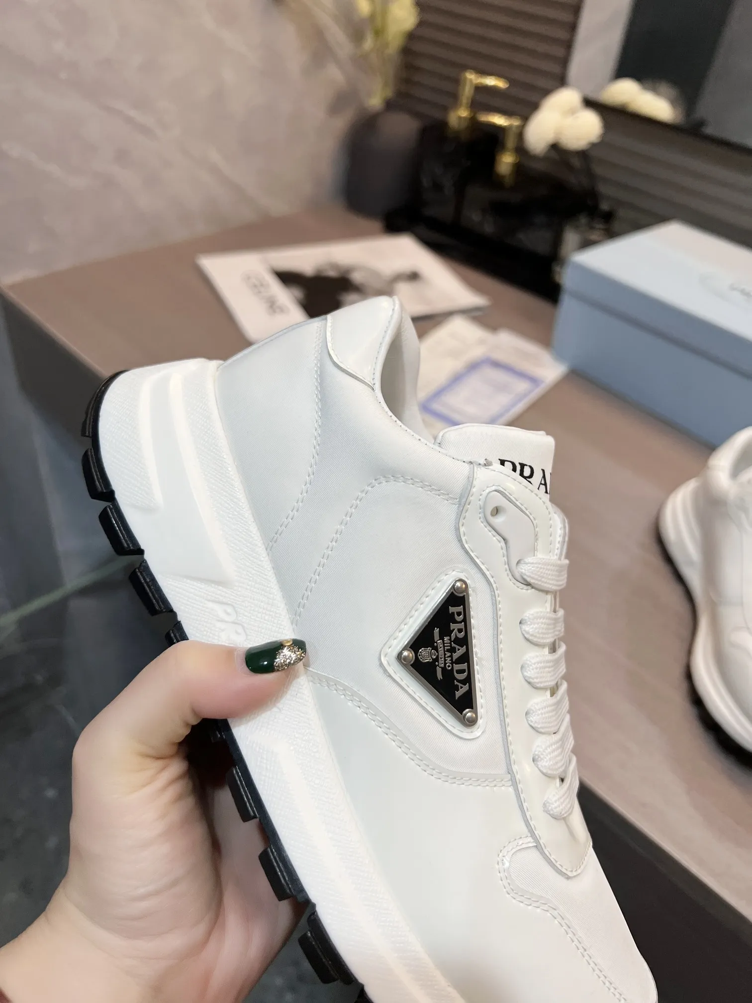 普拉达《 PRADA..》 情侣款 2022爆炸款出世了。,原版1比1开发,面料:进口开边珠牛皮,内里:羊皮,掂脚:羊皮,35--46码,《34与41码可订做不退换》,出250