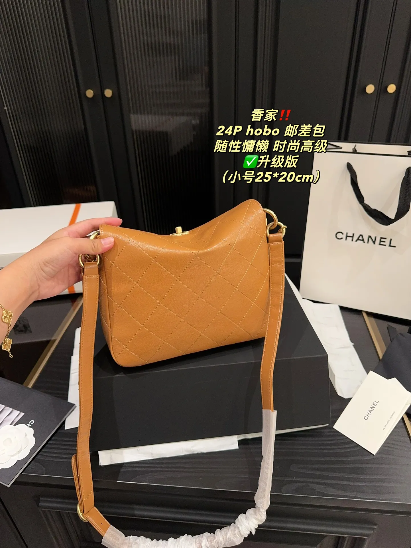 ✅升级版大号P205全套包装⚠️尺寸30.23 小号P195全套包装⚠️尺寸25.20 香奈儿 Chanel 24p hobo邮差包 质感很高级 容量超级大也很耐用 日常出街背它回头率百分百 就是这种随性慵懒感
