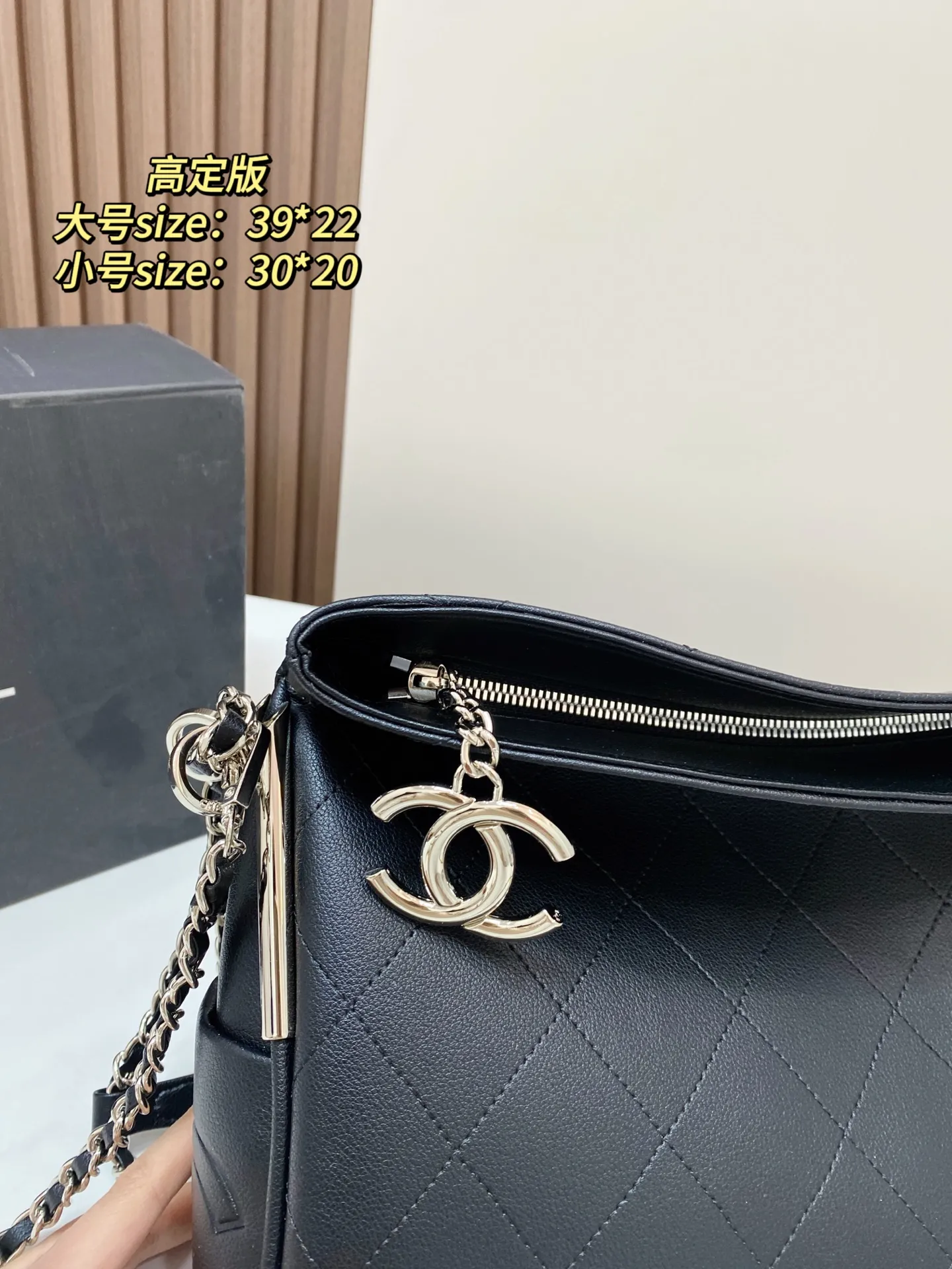 🅿️小号💰180 配折叠盒 尺寸30*20 香奈儿 Chanel黑银外缝线链条腋下包hobo翻盖包折盖包 侧边银杆拉链双C吊坠每个细节都好喜欢 包型软乎慵懒随性爱住了! 7208