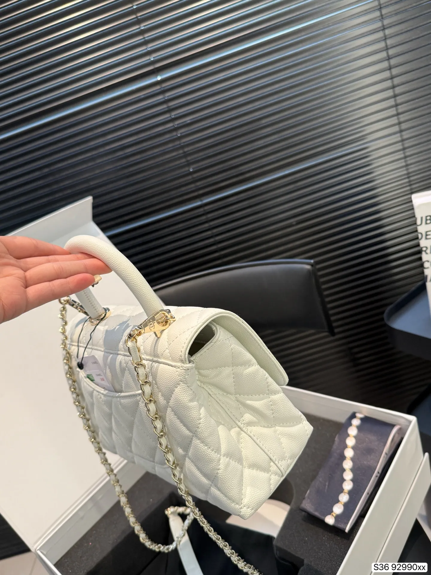 P230配折叠盒子 经典香奈儿套盒 香奈儿手提➕小包➕丝巾➕手镯尺寸23 14货号92990套盒