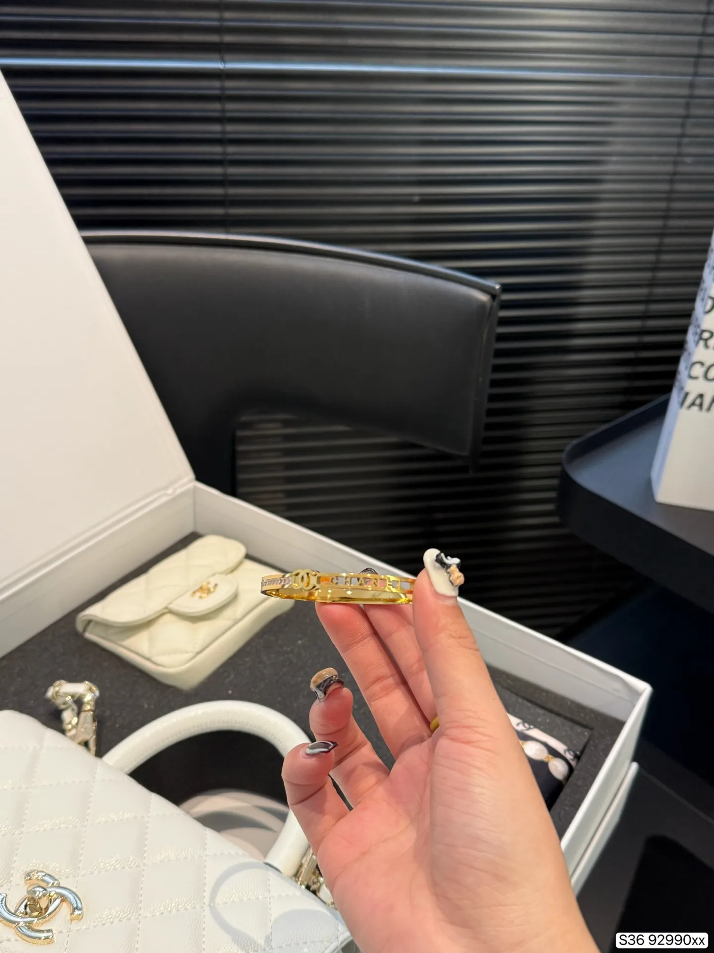 P230配折叠盒子 经典香奈儿套盒 香奈儿手提➕小包➕丝巾➕手镯尺寸23 14货号92990套盒