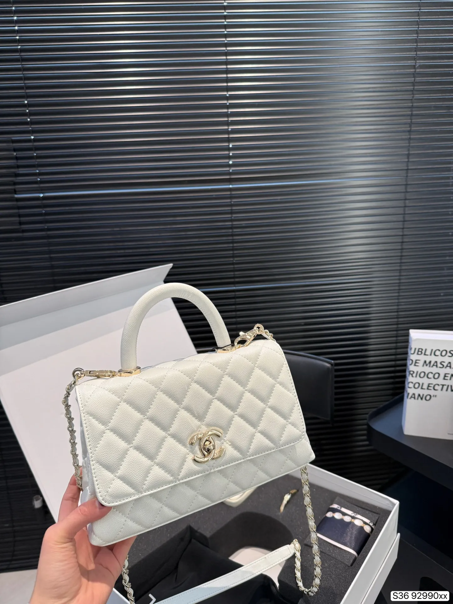 P230配折叠盒子 经典香奈儿套盒 香奈儿手提➕小包➕丝巾➕手镯尺寸23 14货号92990套盒