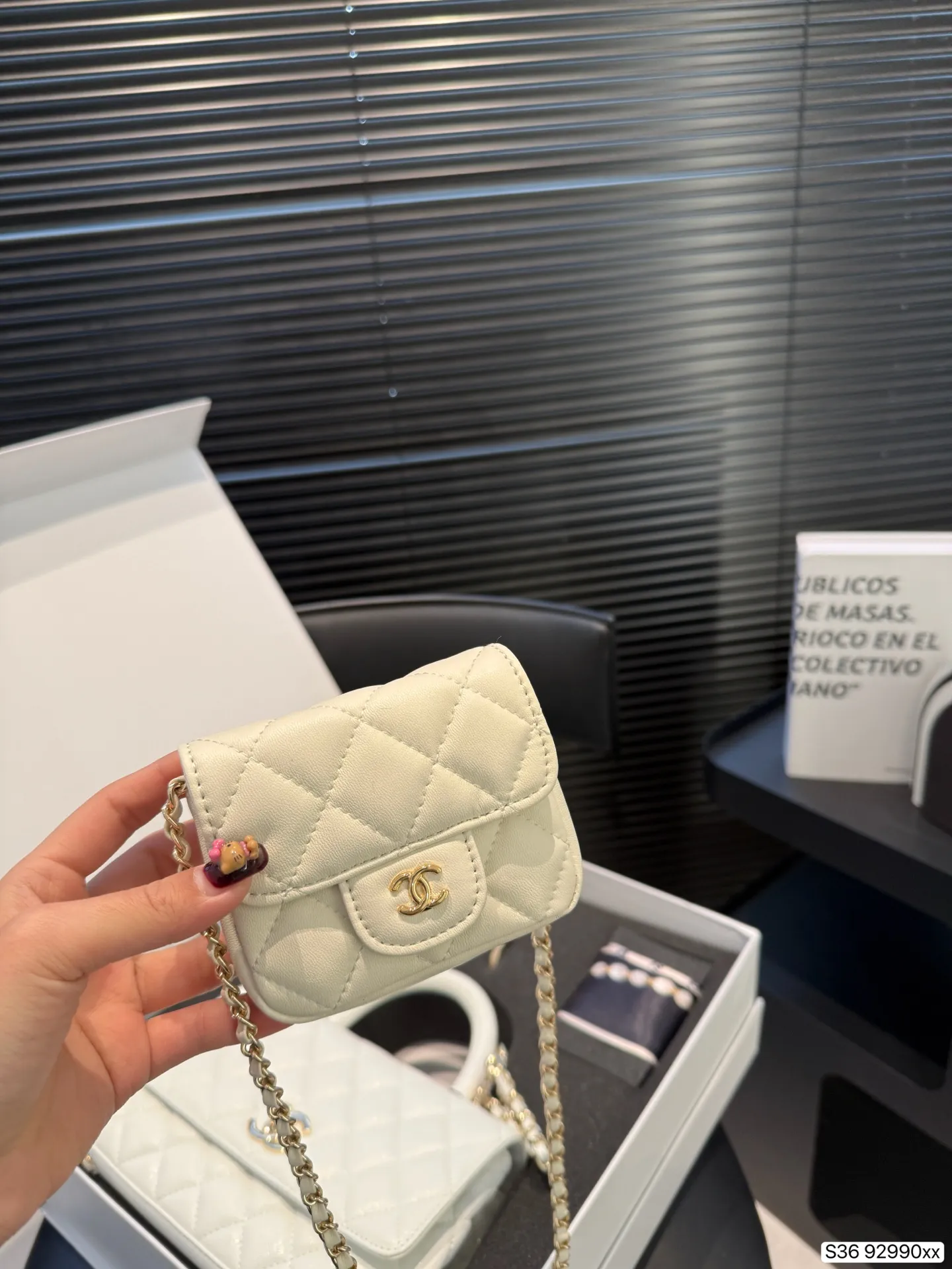 P230配折叠盒子 经典香奈儿套盒 香奈儿手提➕小包➕丝巾➕手镯尺寸23 14货号92990套盒