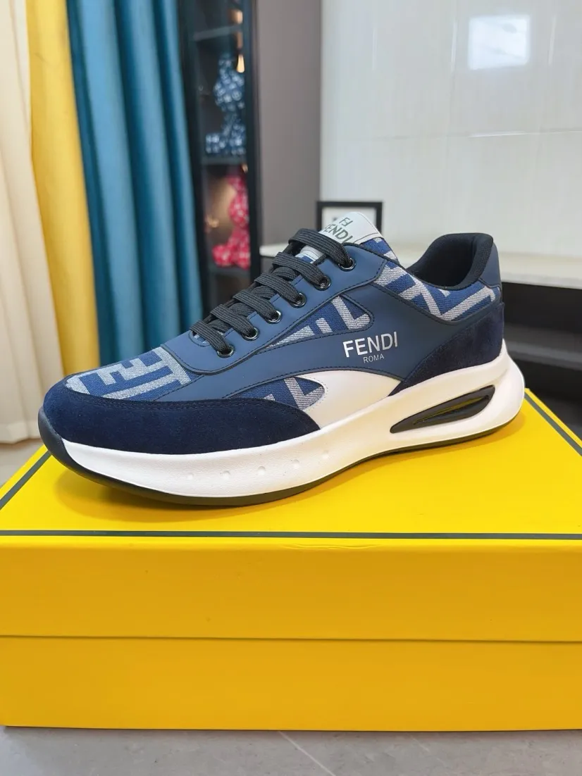 出厂价220🌹🌹【FENDI】爆卖款官网全球首发🔝男鞋高端品牌 官网最新款系列：鞋面采用进口牛皮搭配专供面料打造➕网布透气内里。让行走更加便捷舒适！与官方的质量相比美的1：1复刻。打造时尚个性衬托你的与众不同！潮男必备!经典款。男码：38-44。