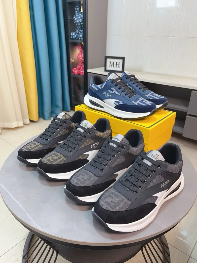 出厂价220🌹🌹【FENDI】爆卖款官网全球首发🔝男鞋高端品牌 官网最新款系列：鞋面采用进口牛皮搭配专供面料打造➕网布透气内里。让行走更加便捷舒适！与官方的质量相比美的1：1复刻。打造时尚个性衬托你的与众不同！潮男必备!经典款。男码：38-44。