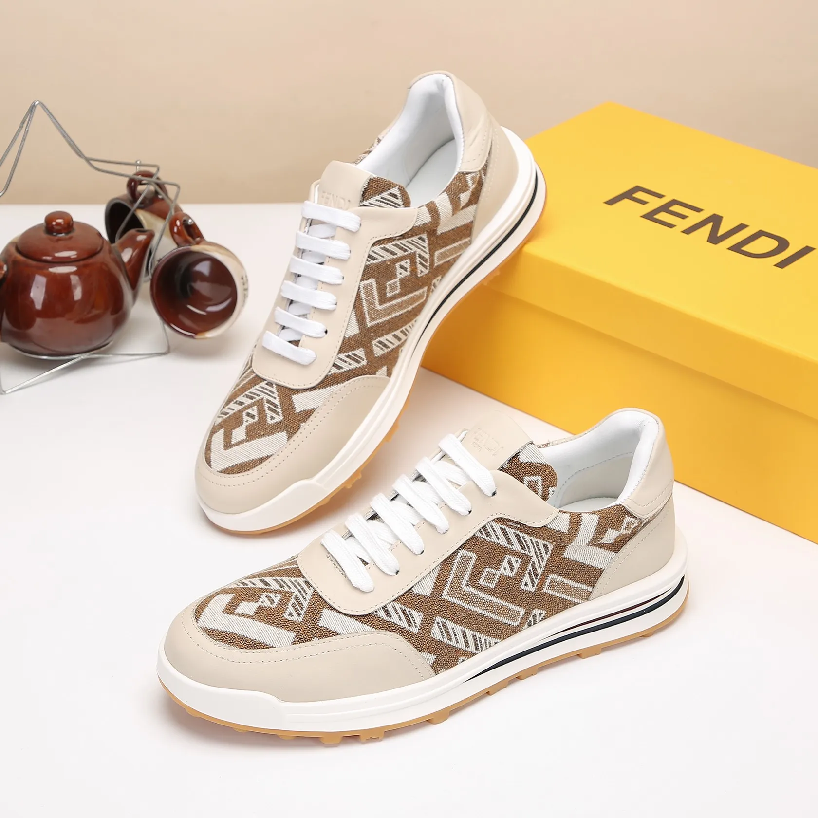 工厂批190💰全高羊档里 请准认高质量👍最新款FENDI芬迪👍 官网全首球发🔥 💋👟品芬牌迪 玫瑰](高端货) 💋👟级别：原版，[强] 💋👟材质：意大原利版头层色彩小牛皮配洲欧顶级羊皮内里👍 💋👟码数：38-45[胜利] 💋👟工艺：原工版艺[拳头] 💋👟颜色：二色 ，[爱心] 💋👟款式：最新款 🎉 💋👟供应：长供期货,永继不货[嘴唇]