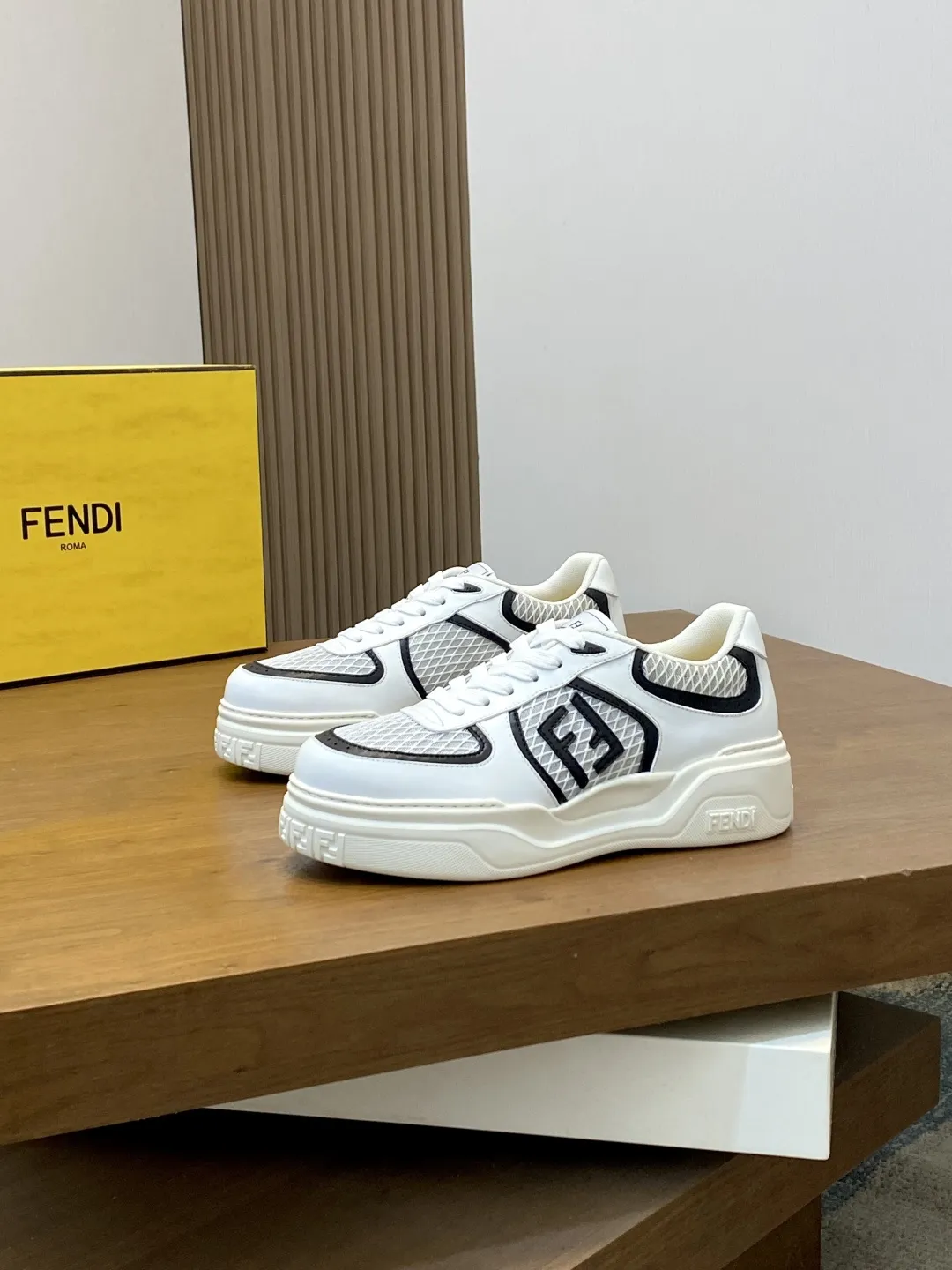 💰430【 FENDI】芬迪 -高端品质 原单🔍🔍🔍休闲运动鞋 -鞋面:🔝纳帕小牛皮拼接透气网面 注塑品牌logo塑胶模块 -内里:品牌帆布 -大底:超轻TPR发泡·橡胶;成型大底 -超高品控·做工精细:凸显(高端·贵气·档次) -Size :39-44(38,45,可订做)