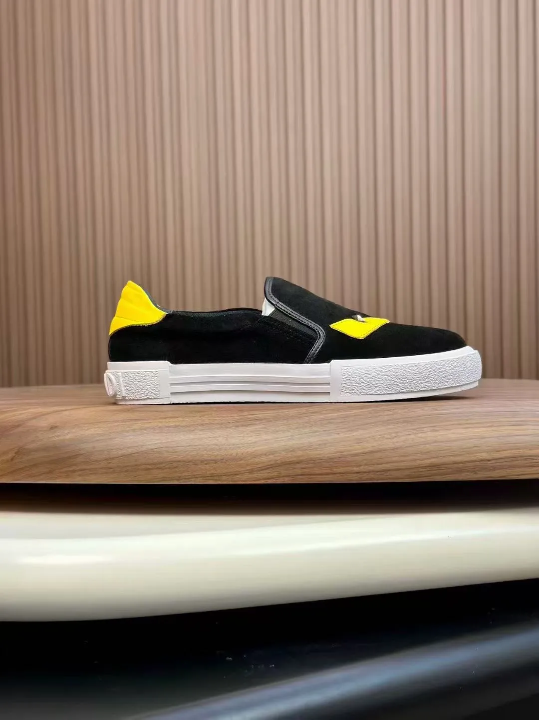 160💰 小怪兽 Fendi/芬迪25ss新款情侣款板鞋休闲运动鞋 FD match 原版购入 一比一复刻 设计师Kim Jones打造的首款运动鞋fendi match 和驴牌的Trainer篮球运动鞋 鞋面采用麂皮和皮革拼接组合 侧面凸起的双F 上脚超级柔软 轻便 舒适搭配卫衣 码数:男款38-45