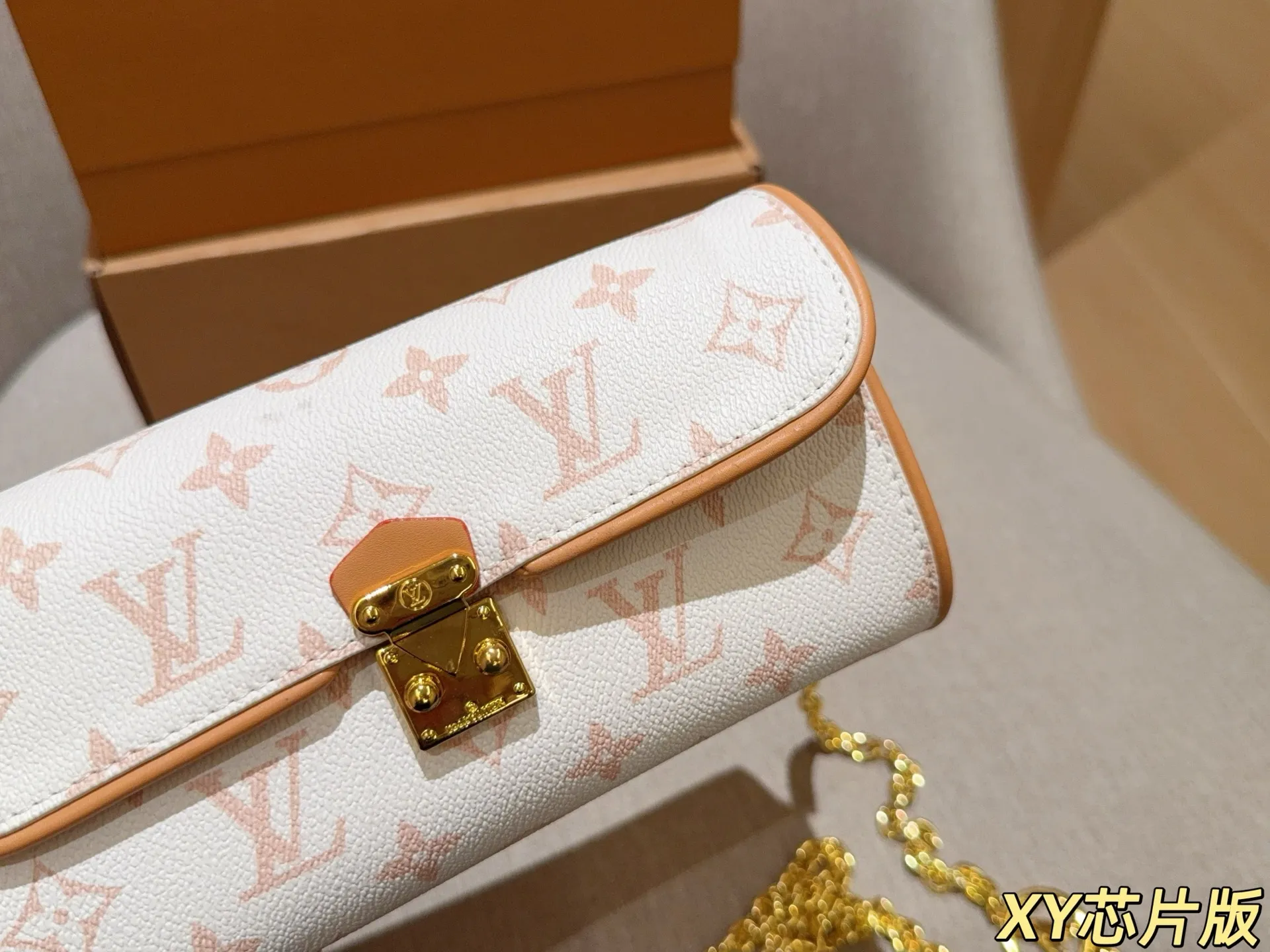 💰130 芯片版 Lv路易威登 新品pochette camille沙丘色链条斜挎包~ 尺寸:20cm 礼盒包装🎁