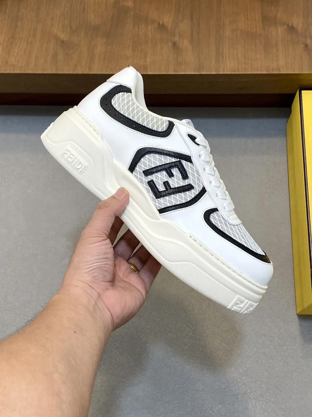 💰430【 FENDI】芬迪 -高端品质 原单🔍🔍🔍休闲运动鞋 -鞋面:🔝纳帕小牛皮拼接透气网面 注塑品牌logo塑胶模块 -内里:品牌帆布 -大底:超轻TPR发泡·橡胶;成型大底 -超高品控·做工精细:凸显(高端·贵气·档次) -Size :39-44(38,45,可订做)