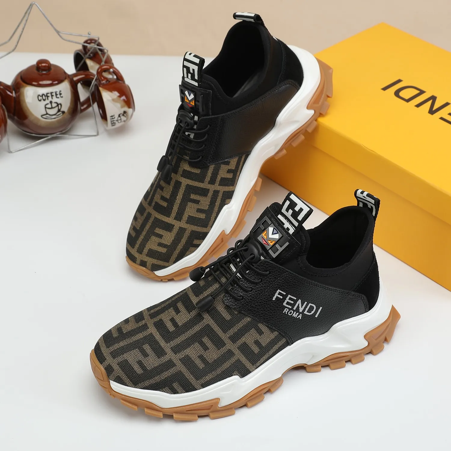 工厂批200💰全高档羊里 请认准高质量👍最新款FENDI芬迪👍 官网全球首发🔥 💋👟品牌芬迪 玫瑰](高端货) 💋👟级别：原版，[强] 💋👟材质：意大利原版头层色彩小牛皮配欧洲顶级羊皮内里👍 💋👟码数：38-45[胜利] 💋👟工艺：原版工艺[拳头] 💋👟颜色：二色 ，[爱心] 💋👟款式：最新款 🎉 💋👟供应：长期供货,永不继货[嘴唇]