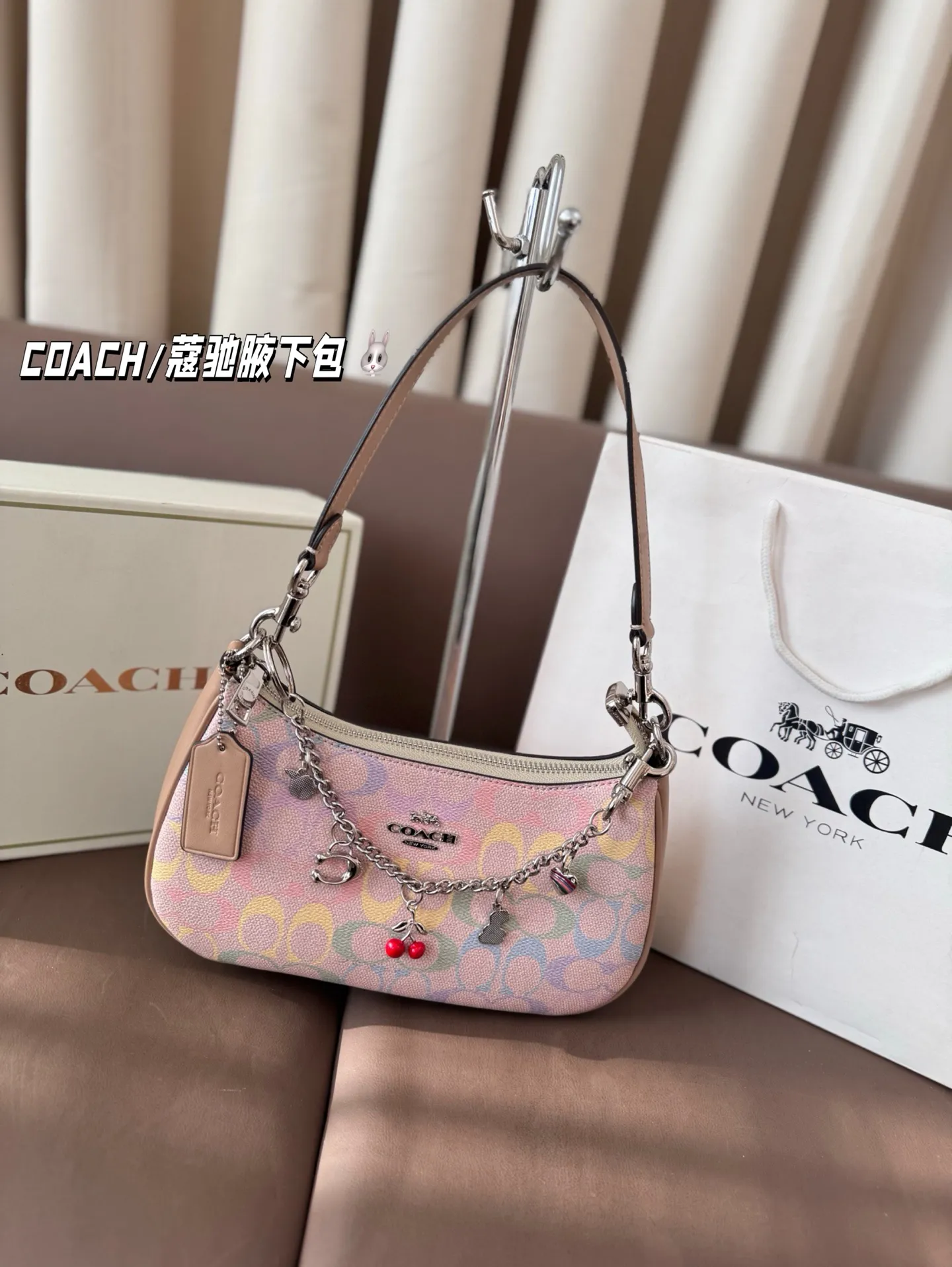 P155 配礼盒 COACH/蔻驰腋下包 单肩包斜挎包手提包购物袋 容量非常可,很实用的一款尺寸25*13