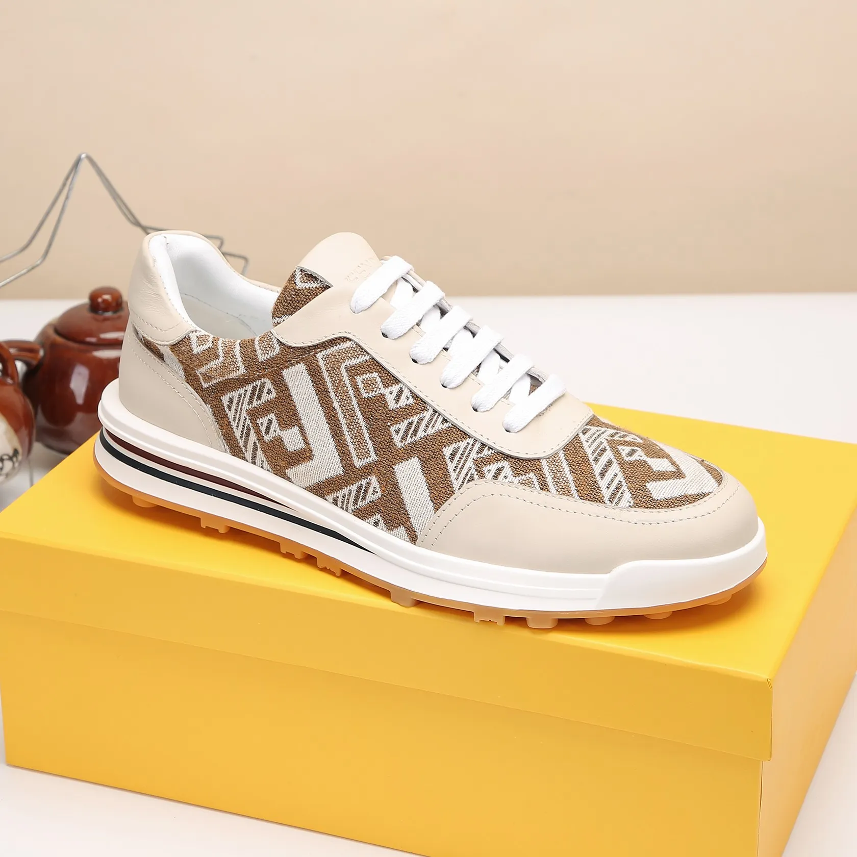 工厂批190💰全高羊档里 请准认高质量👍最新款FENDI芬迪👍 官网全首球发🔥 💋👟品芬牌迪 玫瑰](高端货) 💋👟级别：原版，[强] 💋👟材质：意大原利版头层色彩小牛皮配洲欧顶级羊皮内里👍 💋👟码数：38-45[胜利] 💋👟工艺：原工版艺[拳头] 💋👟颜色：二色 ，[爱心] 💋👟款式：最新款 🎉 💋👟供应：长供期货,永继不货[嘴唇]