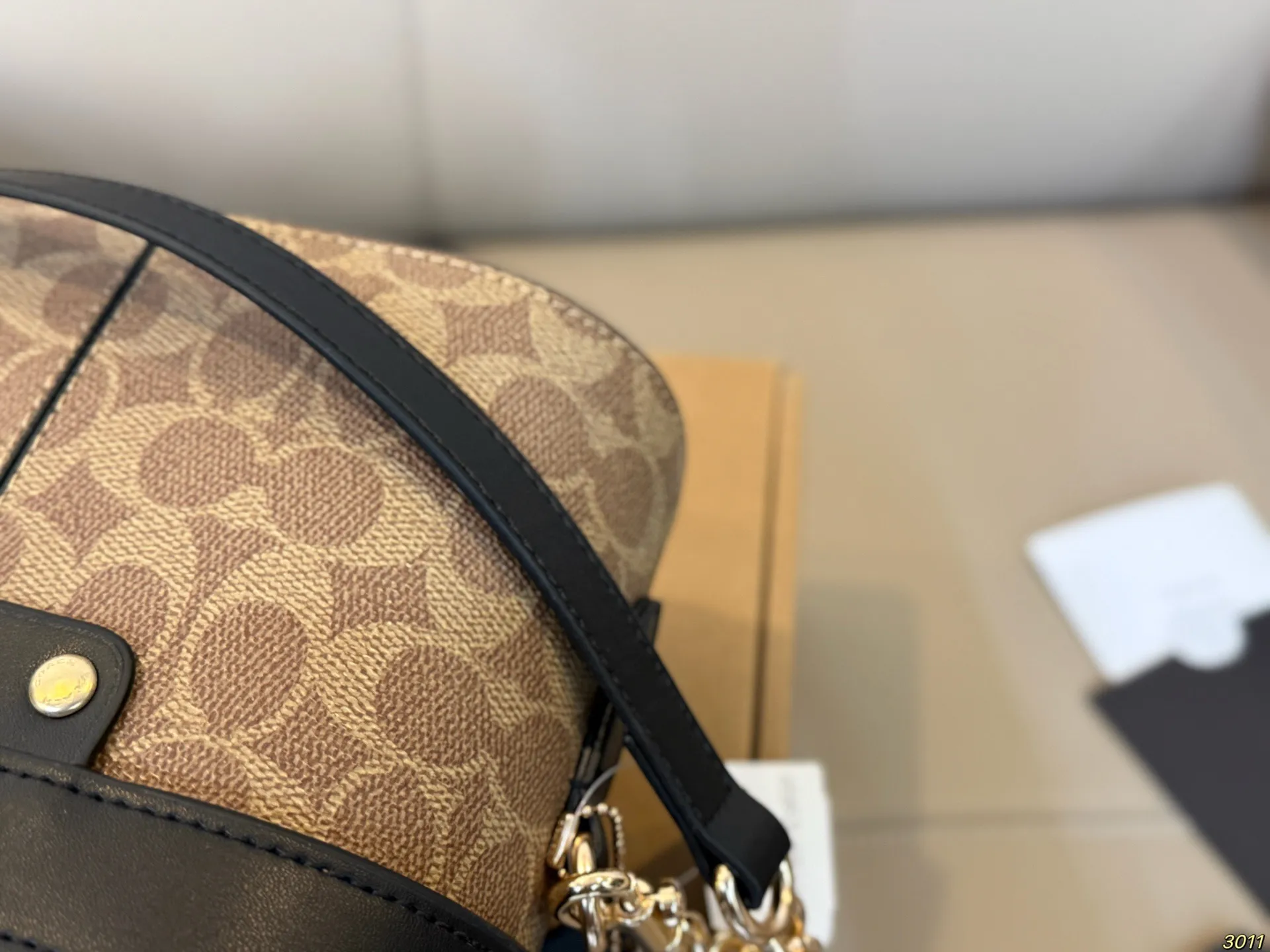 ¥155飞机盒 COACH蔻驰原单小箱子~化妆箱 复古系列-百搭神器 原单面料 皮质超级柔软 手感超好 大容量 颜色刚刚好 又精致尺寸:19 14