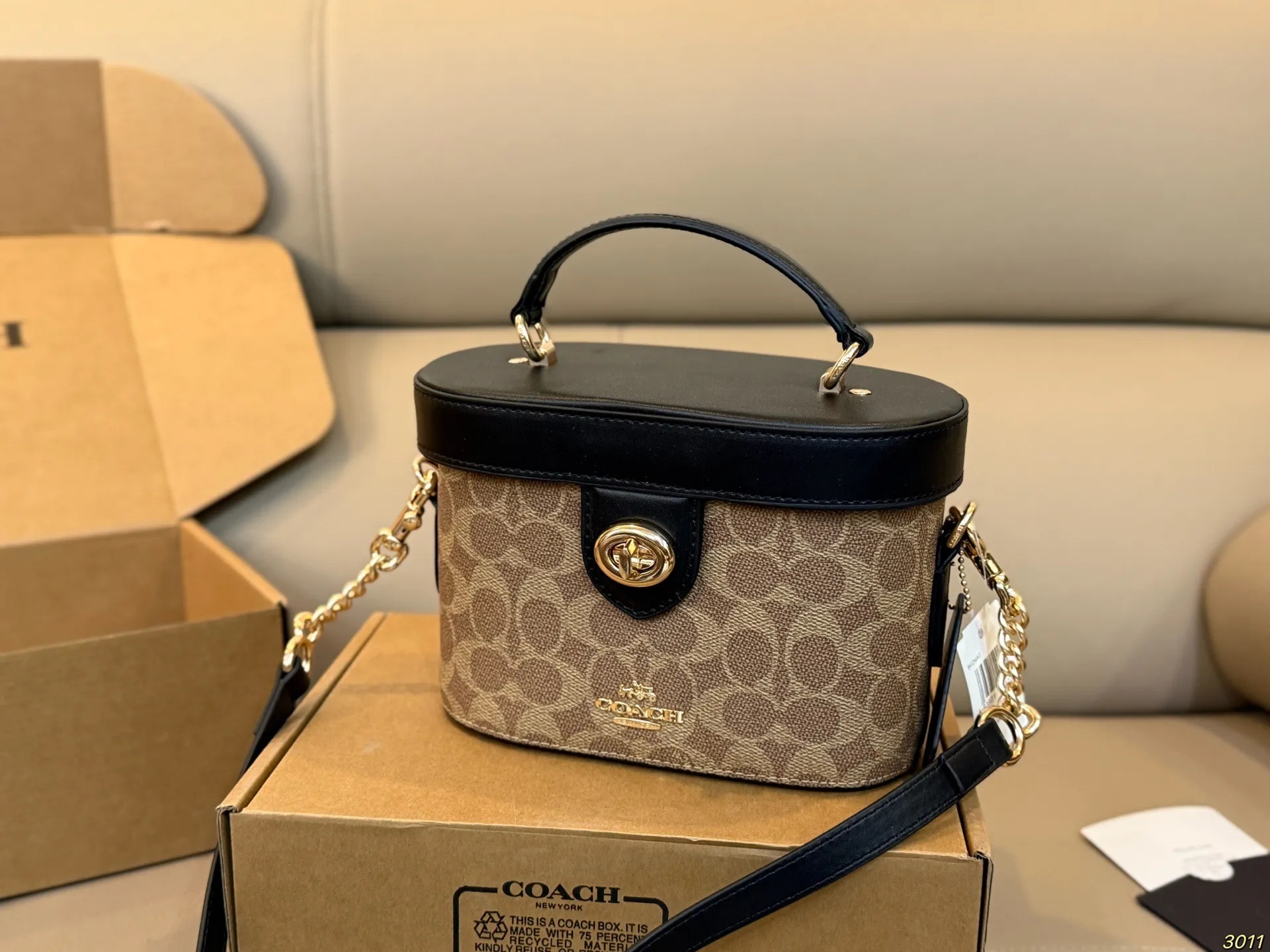 &yen;155飞机盒 COACH蔻驰原单小箱子～化妆箱 复古系列-百搭神器 原单面料 皮质超级柔软 手感超好 大容量 颜色刚刚好 又精致尺寸：19 14