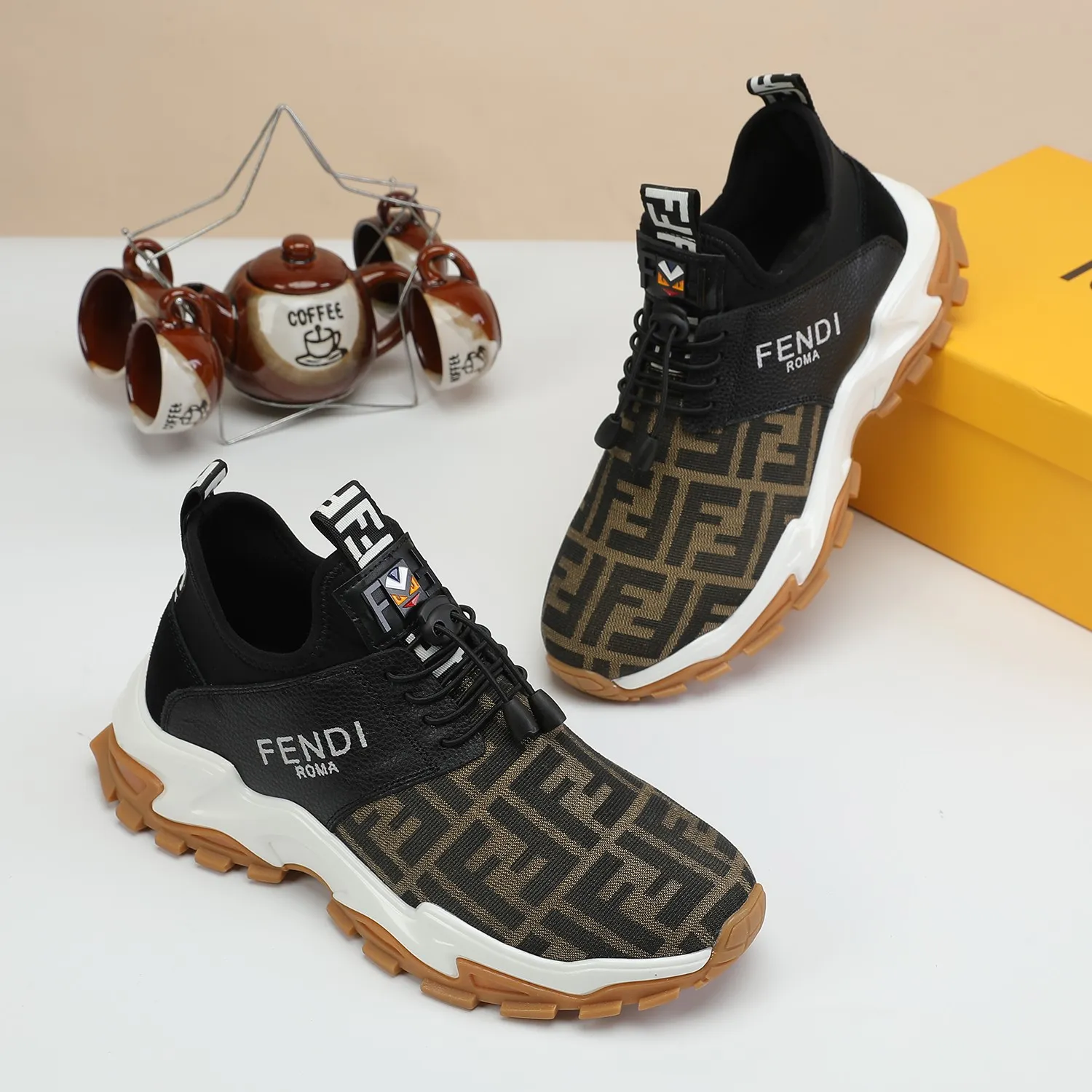 工厂批200💰全高档羊里 请认准高质量👍最新款FENDI芬迪👍 官网全球首发🔥 💋👟品牌芬迪 玫瑰](高端货) 💋👟级别：原版，[强] 💋👟材质：意大利原版头层色彩小牛皮配欧洲顶级羊皮内里👍 💋👟码数：38-45[胜利] 💋👟工艺：原版工艺[拳头] 💋👟颜色：二色 ，[爱心] 💋👟款式：最新款 🎉 💋👟供应：长期供货,永不继货[嘴唇]