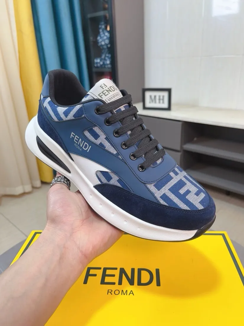 出厂价220🌹🌹【FENDI】爆卖款官网全球首发🔝男鞋高端品牌 官网最新款系列：鞋面采用进口牛皮搭配专供面料打造➕网布透气内里。让行走更加便捷舒适！与官方的质量相比美的1：1复刻。打造时尚个性衬托你的与众不同！潮男必备!经典款。男码：38-44。