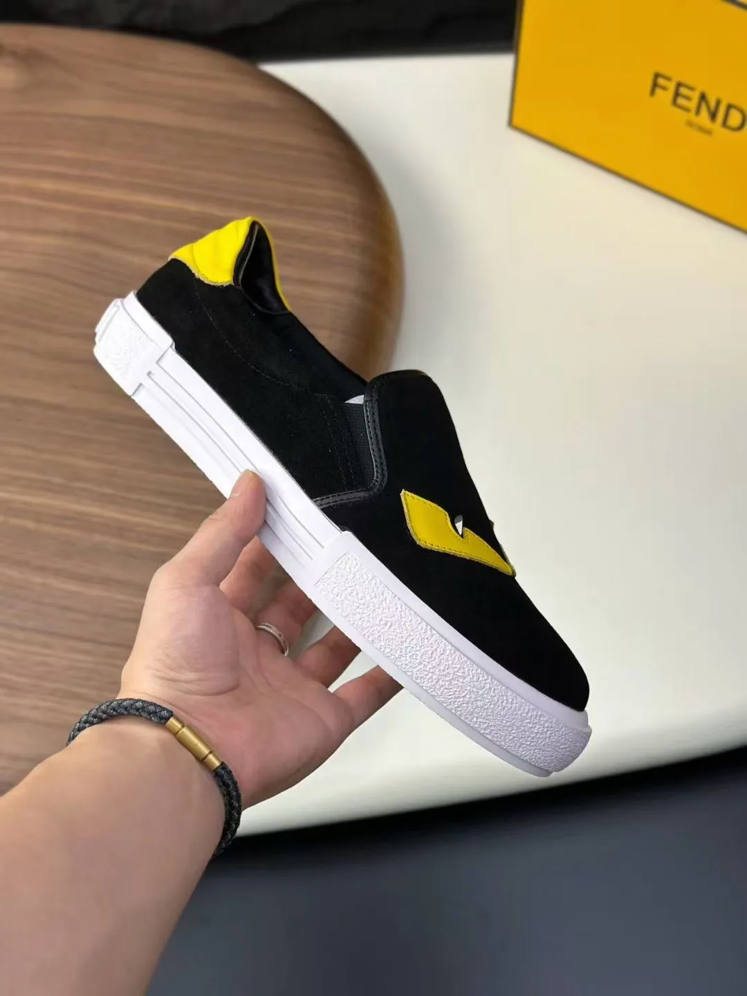 160💰 小怪兽 Fendi/芬迪25ss新款情侣款板鞋休闲运动鞋 FD match 原版购入 一比一复刻 设计师Kim Jones打造的首款运动鞋fendi match 和驴牌的Trainer篮球运动鞋 鞋面采用麂皮和皮革拼接组合 侧面凸起的双F 上脚超级柔软 轻便 舒适搭配卫衣 码数：男款38-45