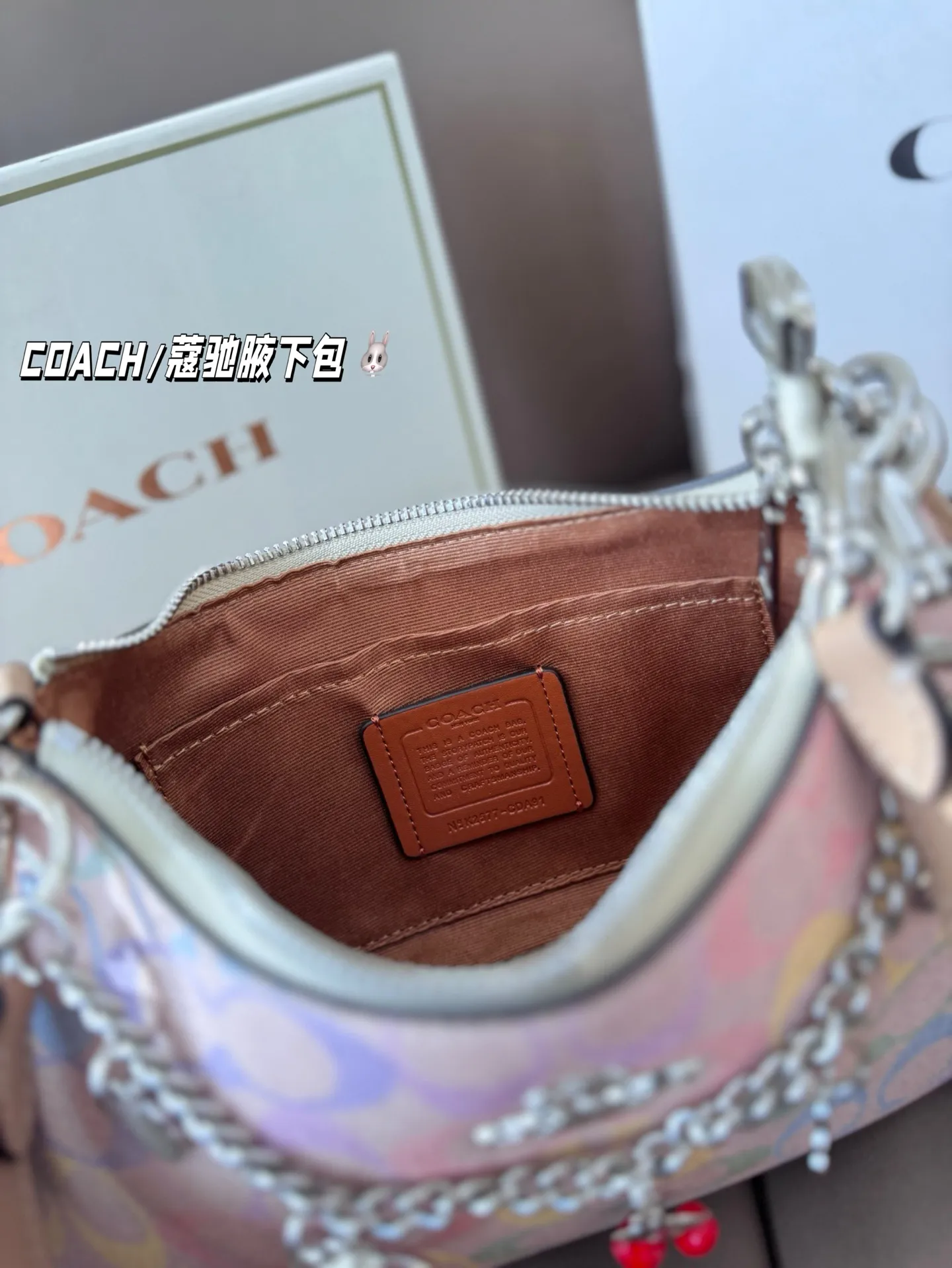 P155 配礼盒 COACH/蔻驰腋下包 单肩包斜挎包手提包购物袋 容量非常可，很实用的一款尺寸25*13