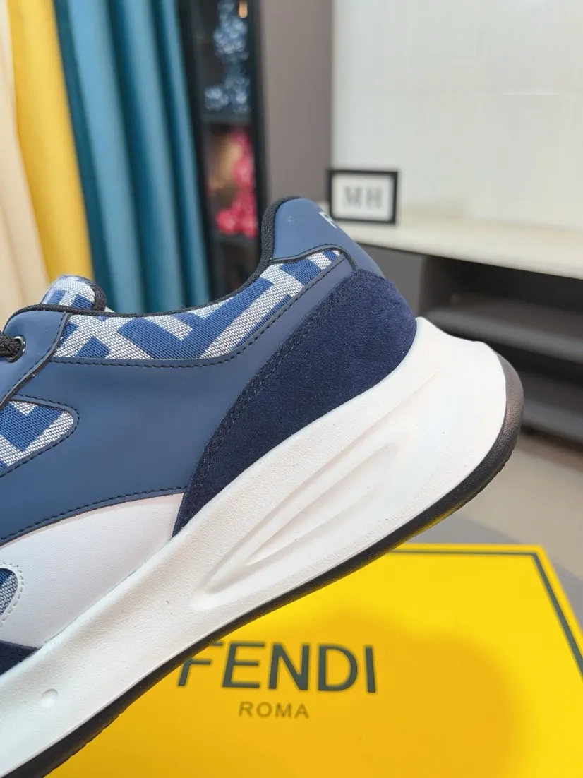 出厂价220🌹🌹【FENDI】爆卖款官网全球首发🔝男鞋高端品牌 官网最新款系列:鞋面采用进口牛皮搭配专供面料打造➕网布透气内里。让行走更加便捷舒适!与官方的质量相比美的1:1复刻。打造时尚个性衬托你的与众不同!潮男必备!经典款。男码:38-44。