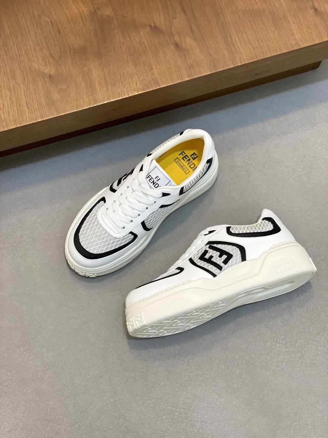 💰430【 FENDI】芬迪 -高端品质 原单🔍🔍🔍休闲运动鞋 -鞋面:🔝纳帕小牛皮拼接透气网面 注塑品牌logo塑胶模块 -内里:品牌帆布 -大底:超轻TPR发泡·橡胶;成型大底 -超高品控·做工精细:凸显(高端·贵气·档次) -Size :39-44(38,45,可订做)