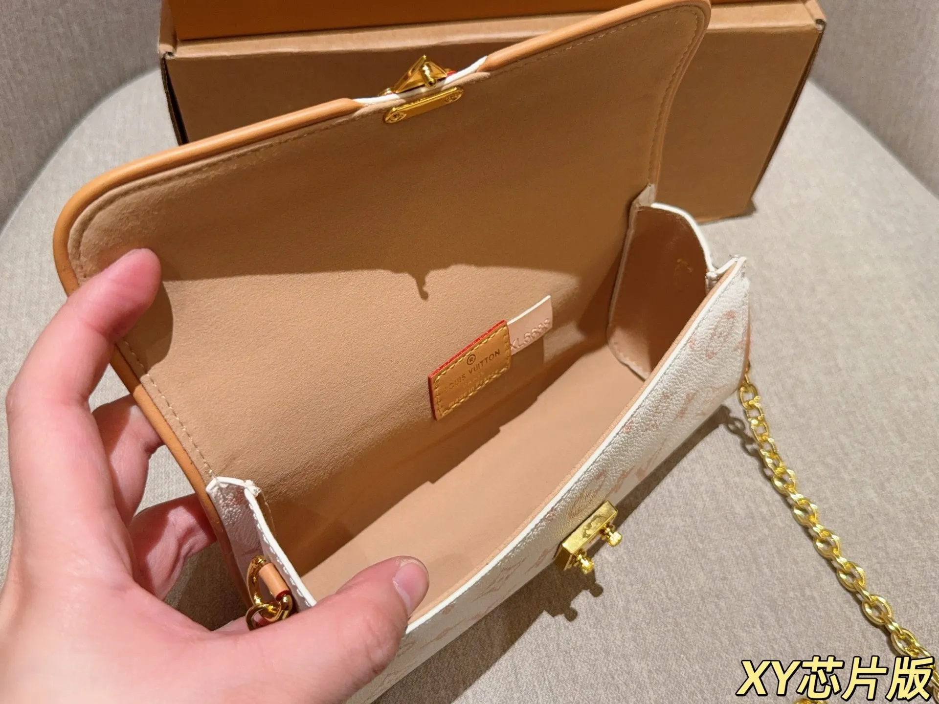 💰130 芯片版 Lv路易威登 新品pochette camille沙丘色链条斜挎包~ 尺寸:20cm 礼盒包装🎁