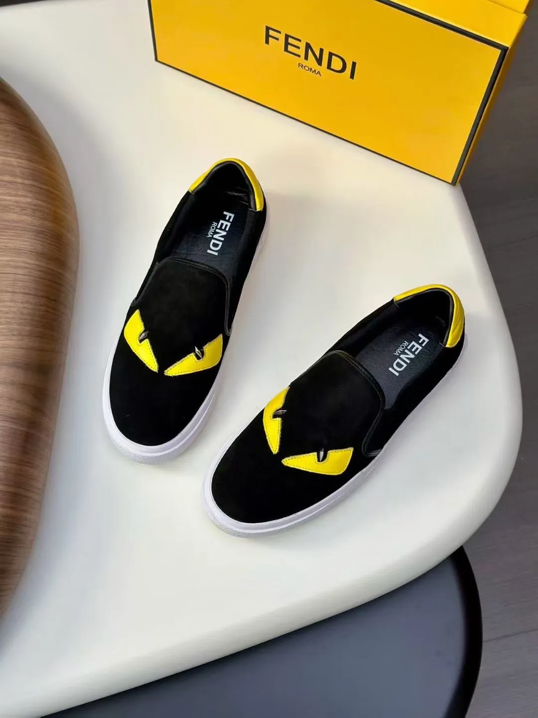 160💰 小怪兽 Fendi/芬迪25ss新款情侣款板鞋休闲运动鞋 FD match 原版购入 一比一复刻 设计师Kim Jones打造的首款运动鞋fendi match 和驴牌的Trainer篮球运动鞋 鞋面采用麂皮和皮革拼接组合 侧面凸起的双F 上脚超级柔软 轻便 舒适搭配卫衣 码数:男款38-45