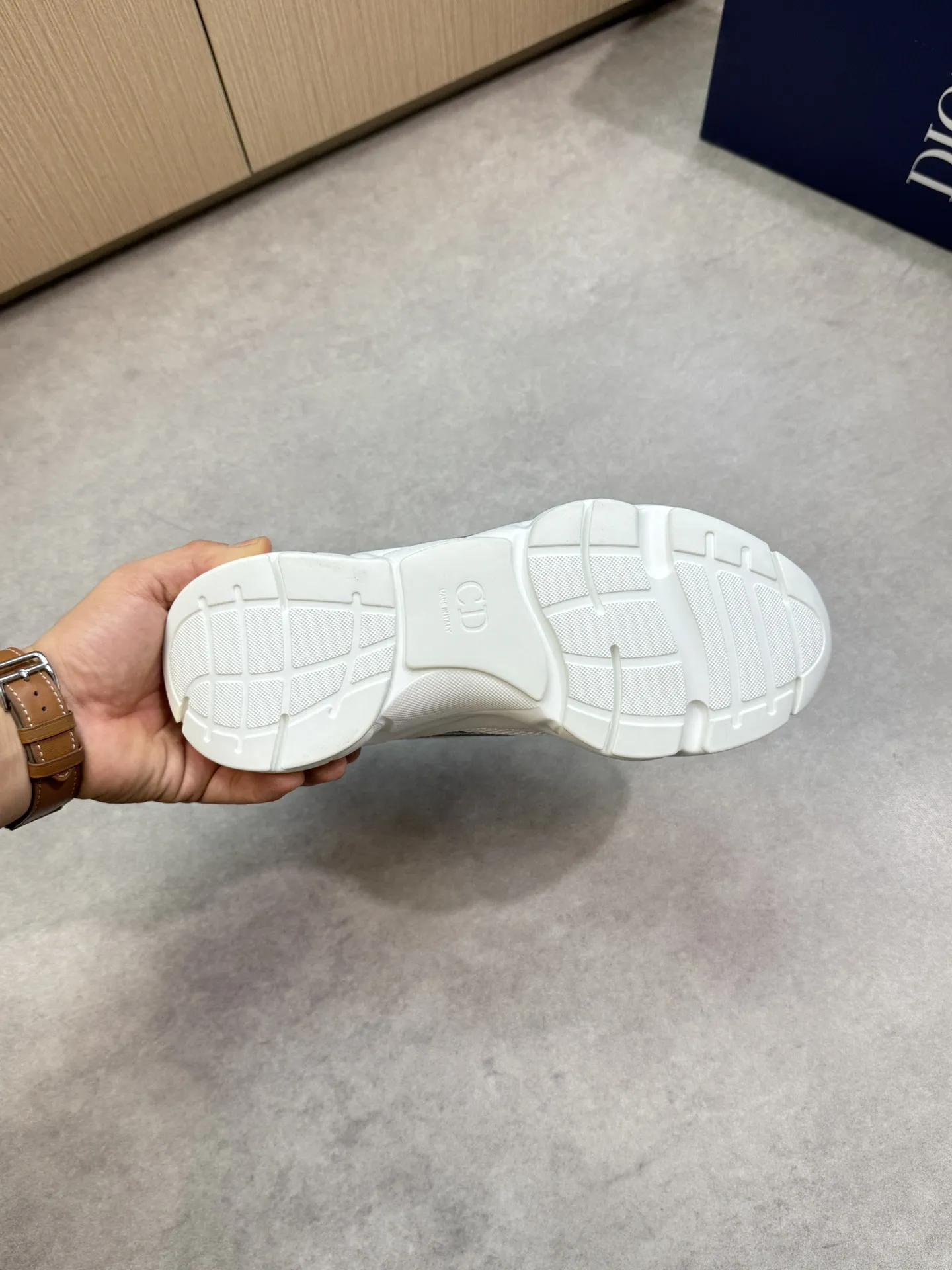 【 Dior】迪奥 P430💰 -高端品质 原单🔍🔍🔍休闲运动鞋 -鞋面：🔝石头纹小牛皮、高丝光网帆布匹、品牌图腾布匹、鞋舌.后跟；反光品牌织带 -内里：品牌帆布 -原版：超轻TPU发泡&middot;橡胶；双色成型大底 -超高品控&middot;做工精细：凸显(高端&middot;贵气&middot;档次) -Size ：39-44（38、45、46，47，可订做)&middot;D9285