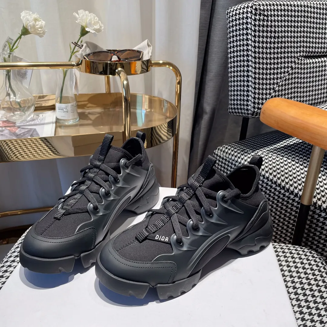 橙子出厂价💰130 Dior 迪奥经典款老爹鞋 运动鞋 全新系列灵感由Dior主设计师让礼服上的织带与优雅的巧妙结合在完美鞋型上,超级经典好看! 码数:34-41